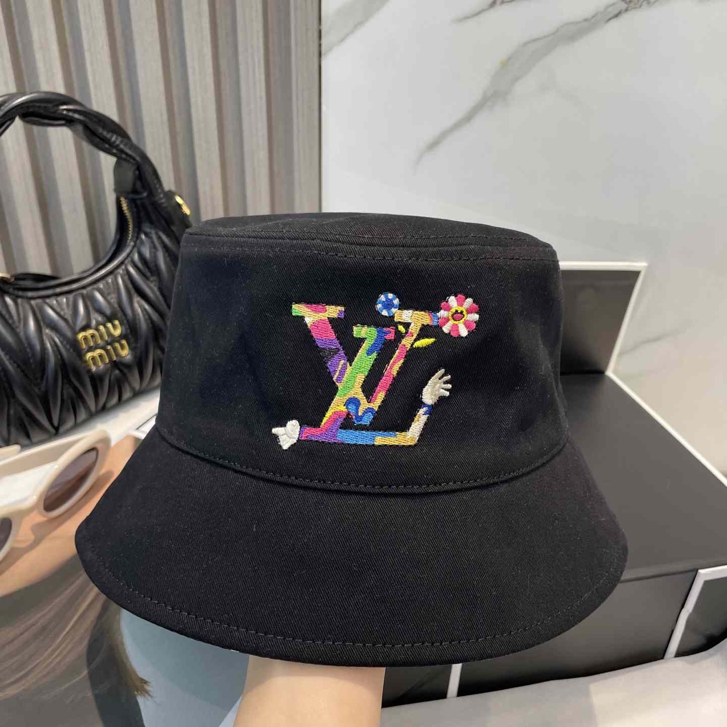 Louis Vuitton LV x TM Reversible Superflat Bucket Hat   M7985 - DesignerGu