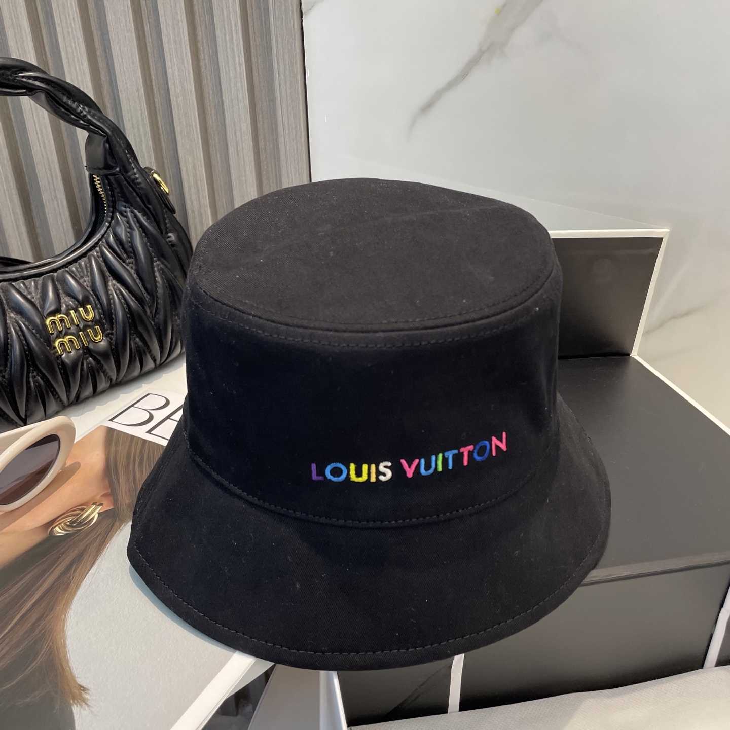 Louis Vuitton LV x TM Reversible Superflat Bucket Hat   M7985 - DesignerGu