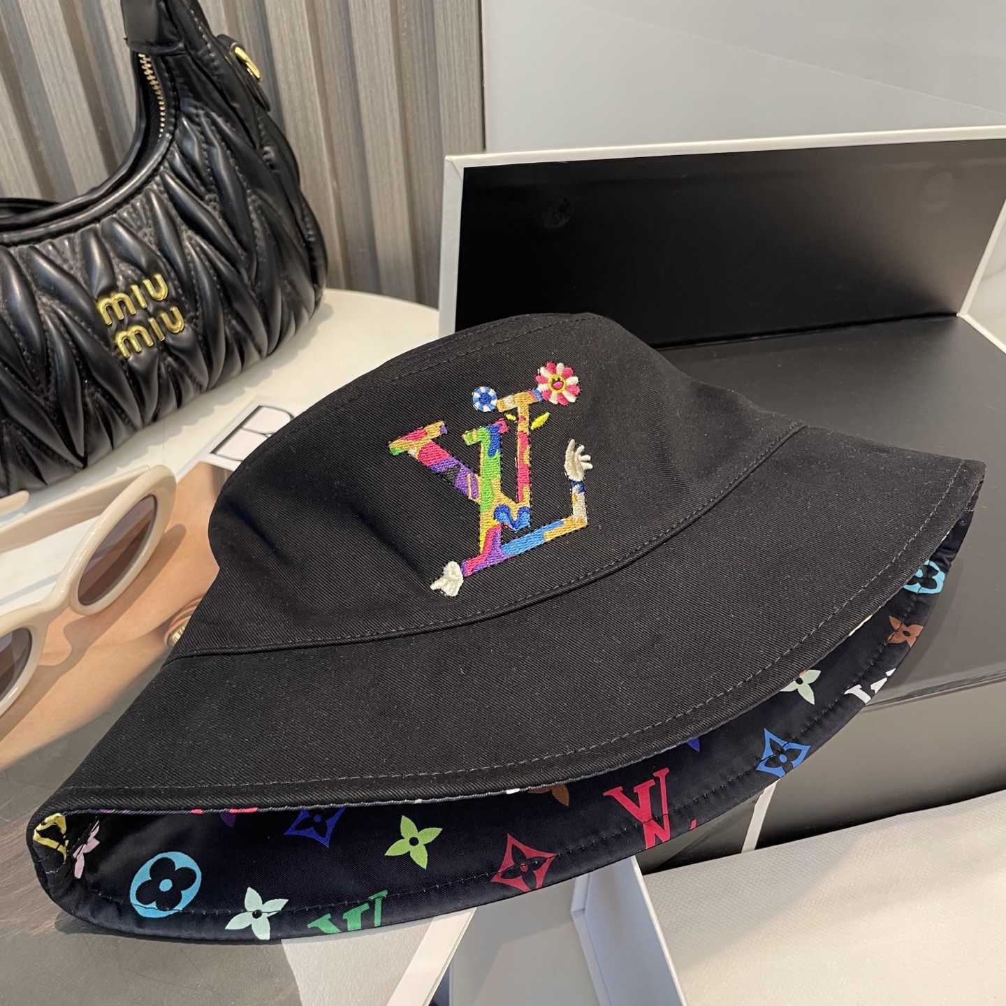 Louis Vuitton LV x TM Reversible Superflat Bucket Hat   M7985 - DesignerGu
