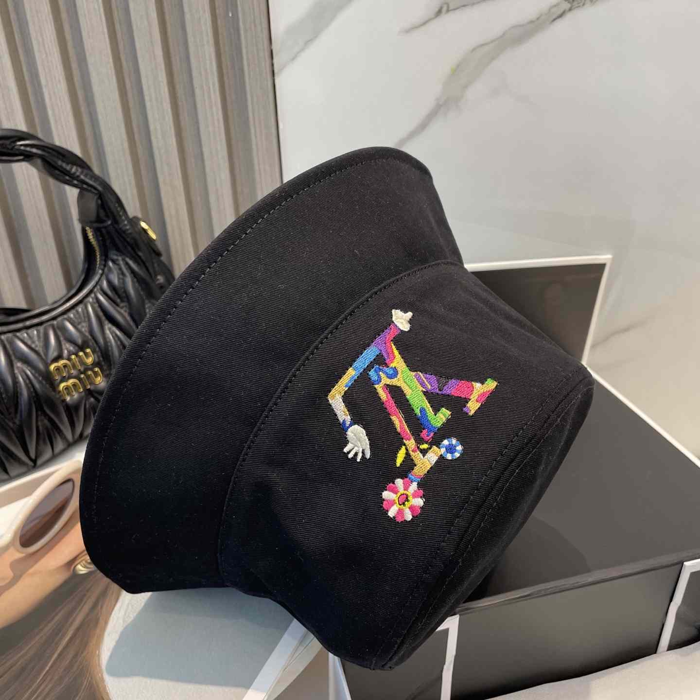Louis Vuitton LV x TM Reversible Superflat Bucket Hat   M7985 - DesignerGu
