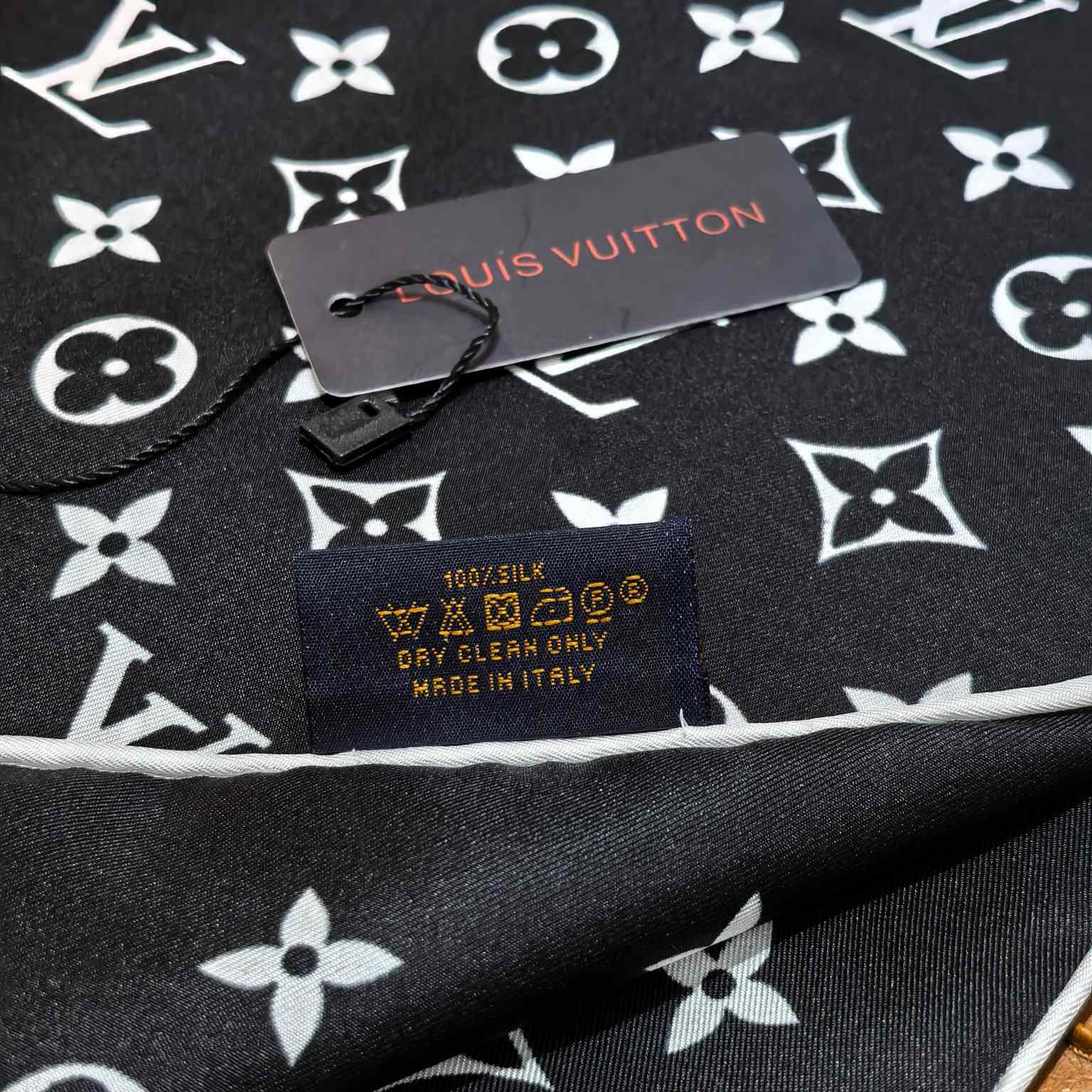 Louis Vuitton LV x TM Monogram Superflat Square 90    - DesignerGu