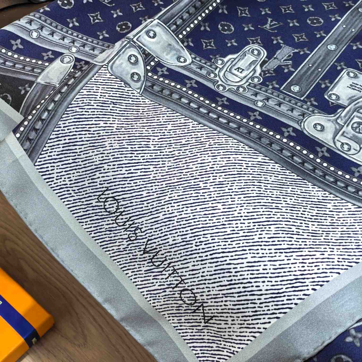 Louis Vuitton Time Trunk Square 90   - DesignerGu