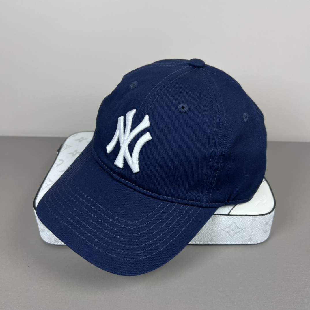New York Yankees Cap In Blue - DesignerGu