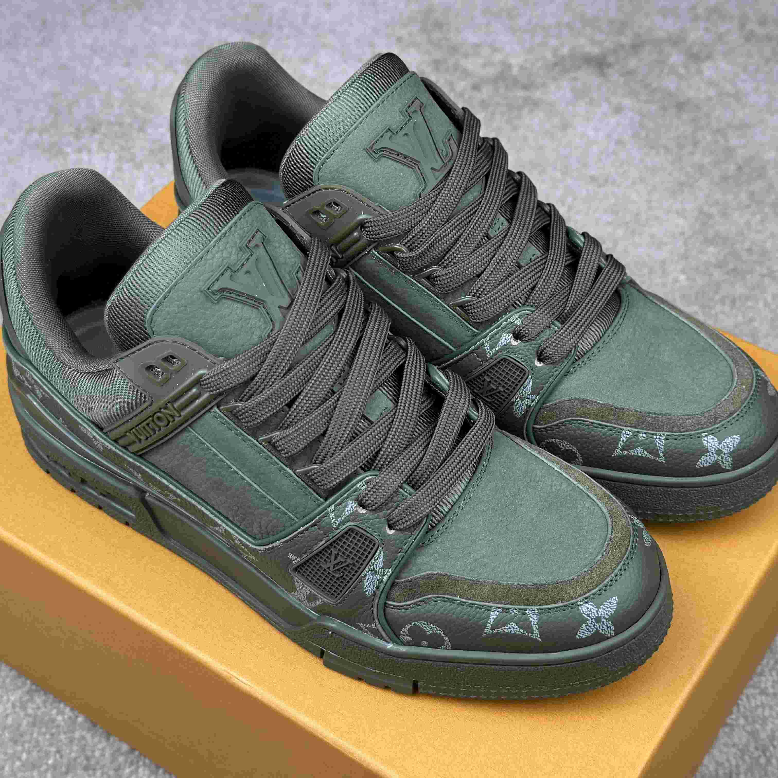 Louis Vuitton LV Trainer Sneaker       1AH995 - DesignerGu