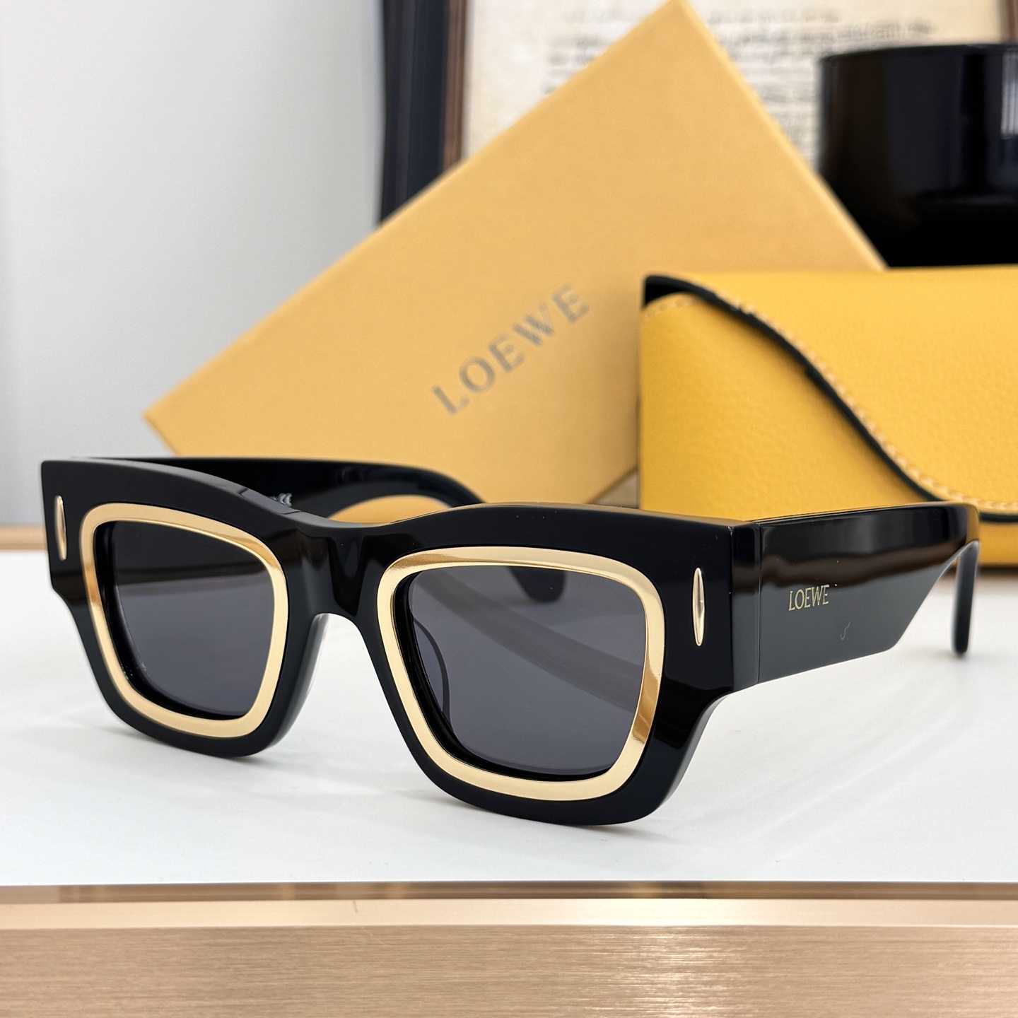 Loewe Cinema Frame Sunglasses   LW40178U  - DesignerGu
