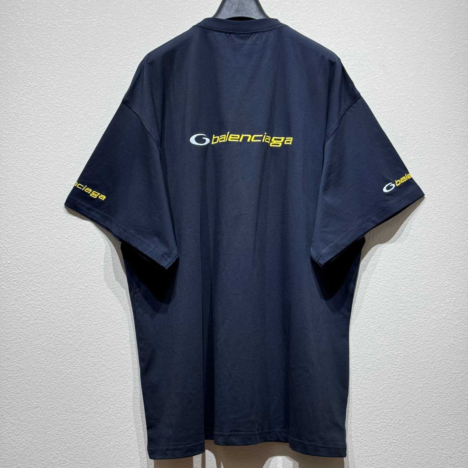 Balenciaga T-shirt Medium Fit - DesignerGu