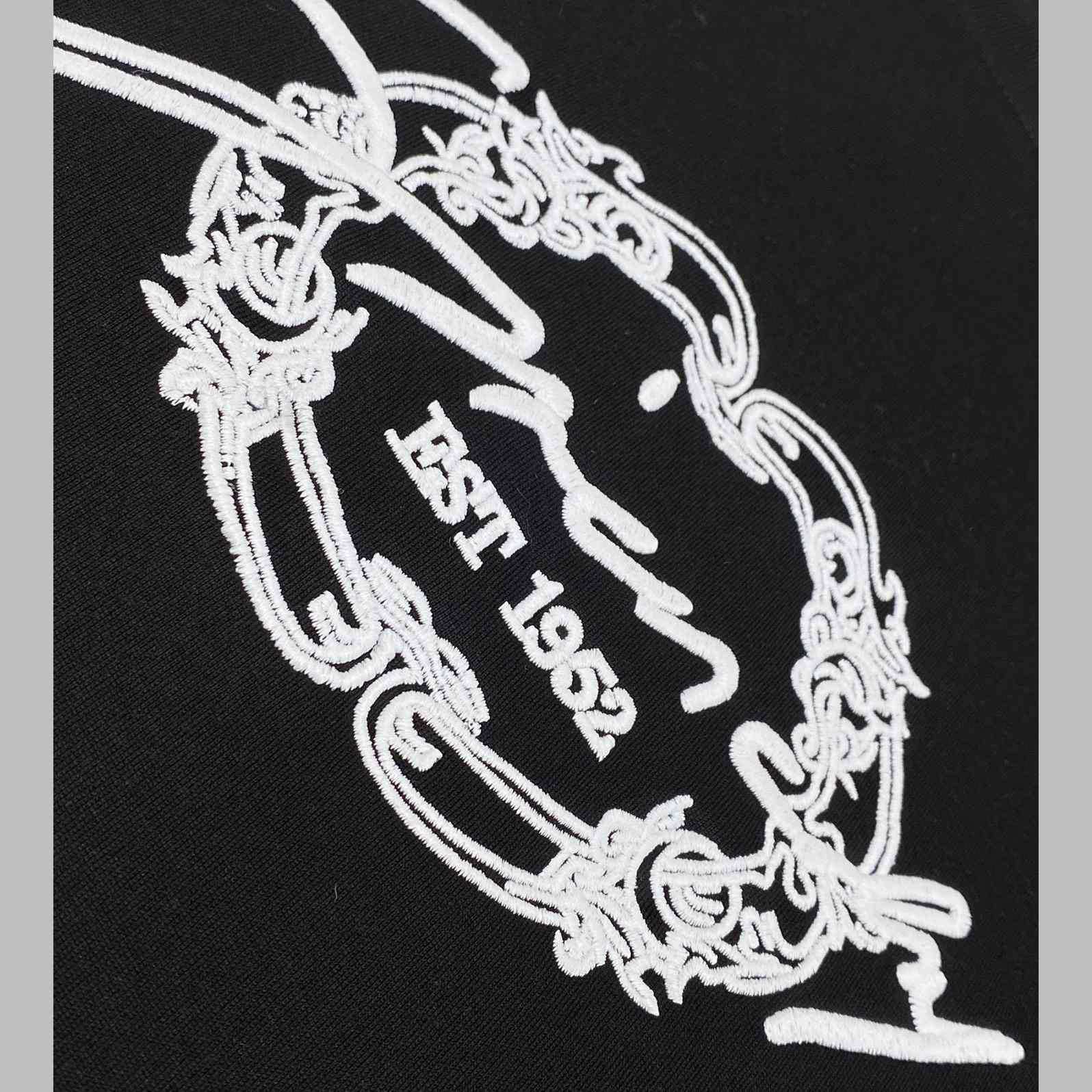 Givenchy T-shirt In Cotton With GIVENCHY Medallion - DesignerGu