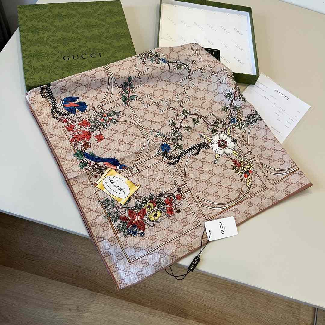 Gucci Printed Silk Carré - DesignerGu