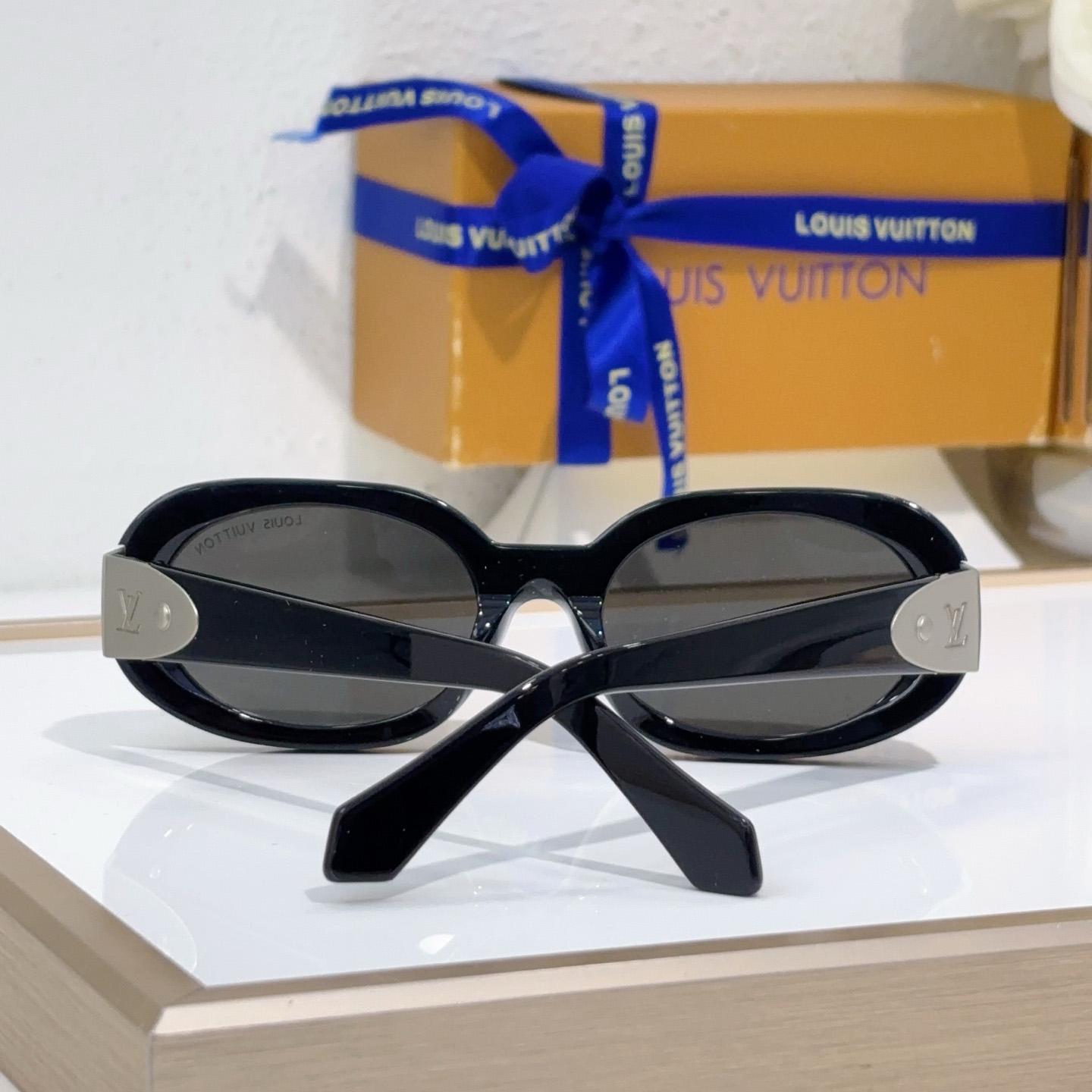 Louis Vuitton LV Hinge Sunglasses  Z2600U - 
