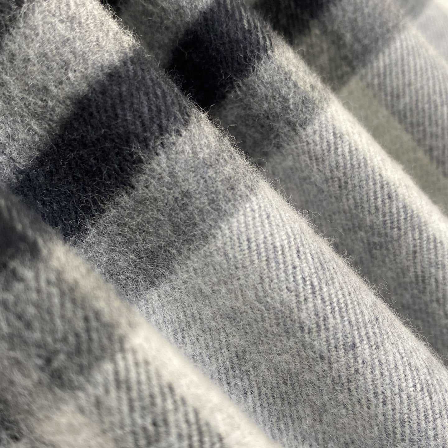 Louis Vuitton Long-Sleeved Cotton Flannel Shirt  1AFXST - DesignerGu