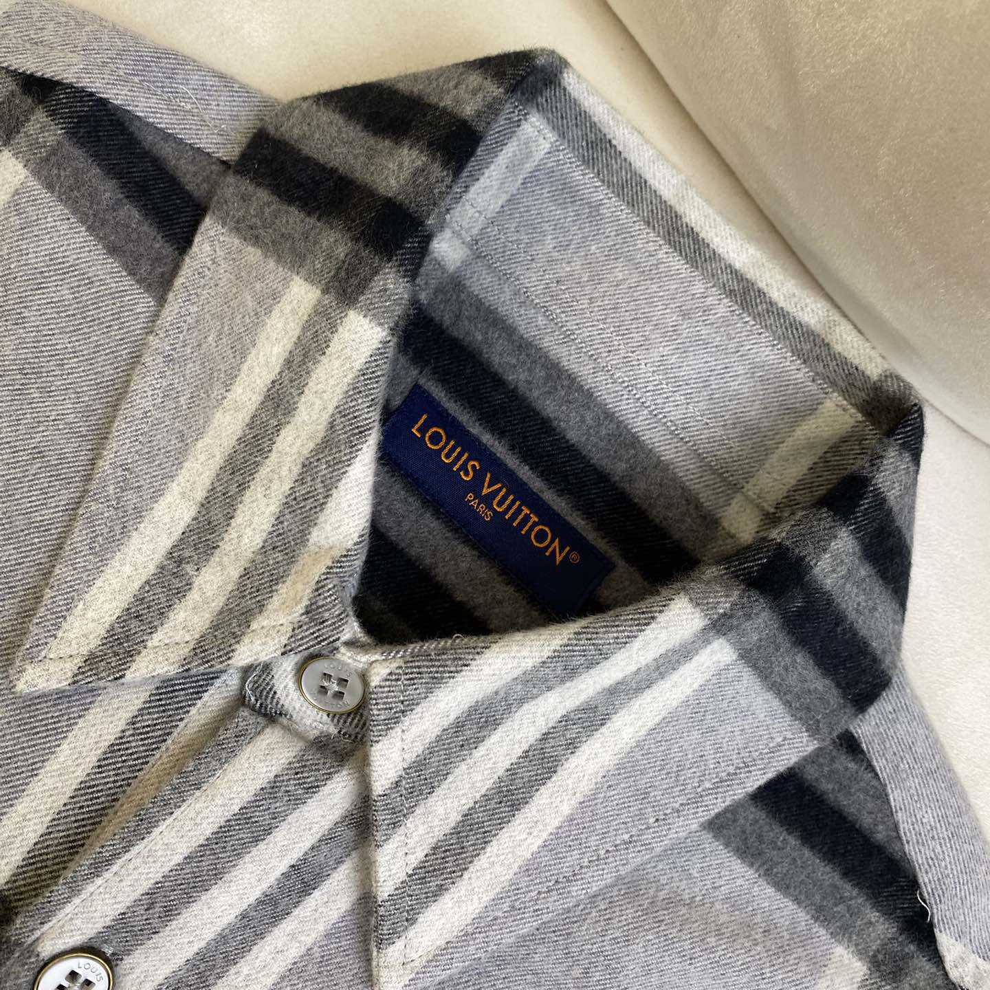 Louis Vuitton Long-Sleeved Cotton Flannel Shirt  1AFXST - DesignerGu