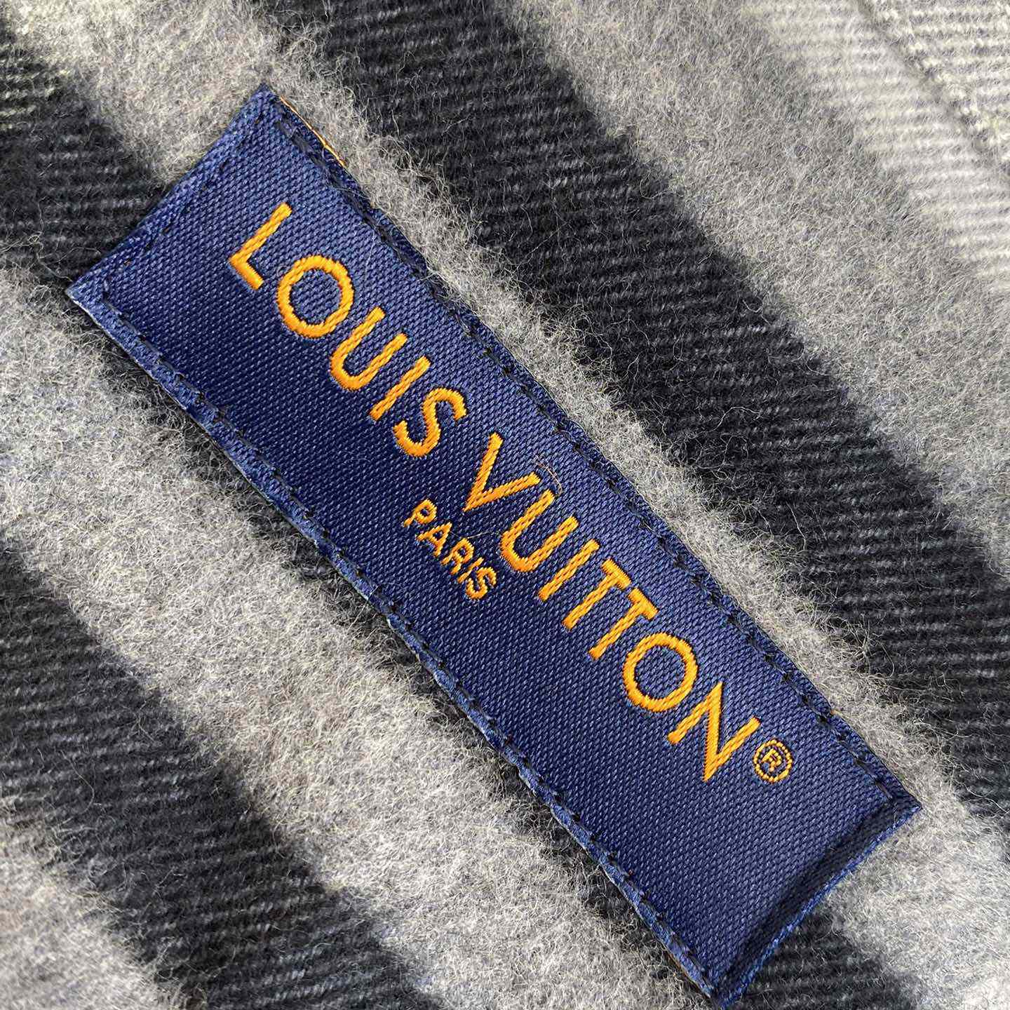 Louis Vuitton Long-Sleeved Cotton Flannel Shirt  1AFXST - DesignerGu