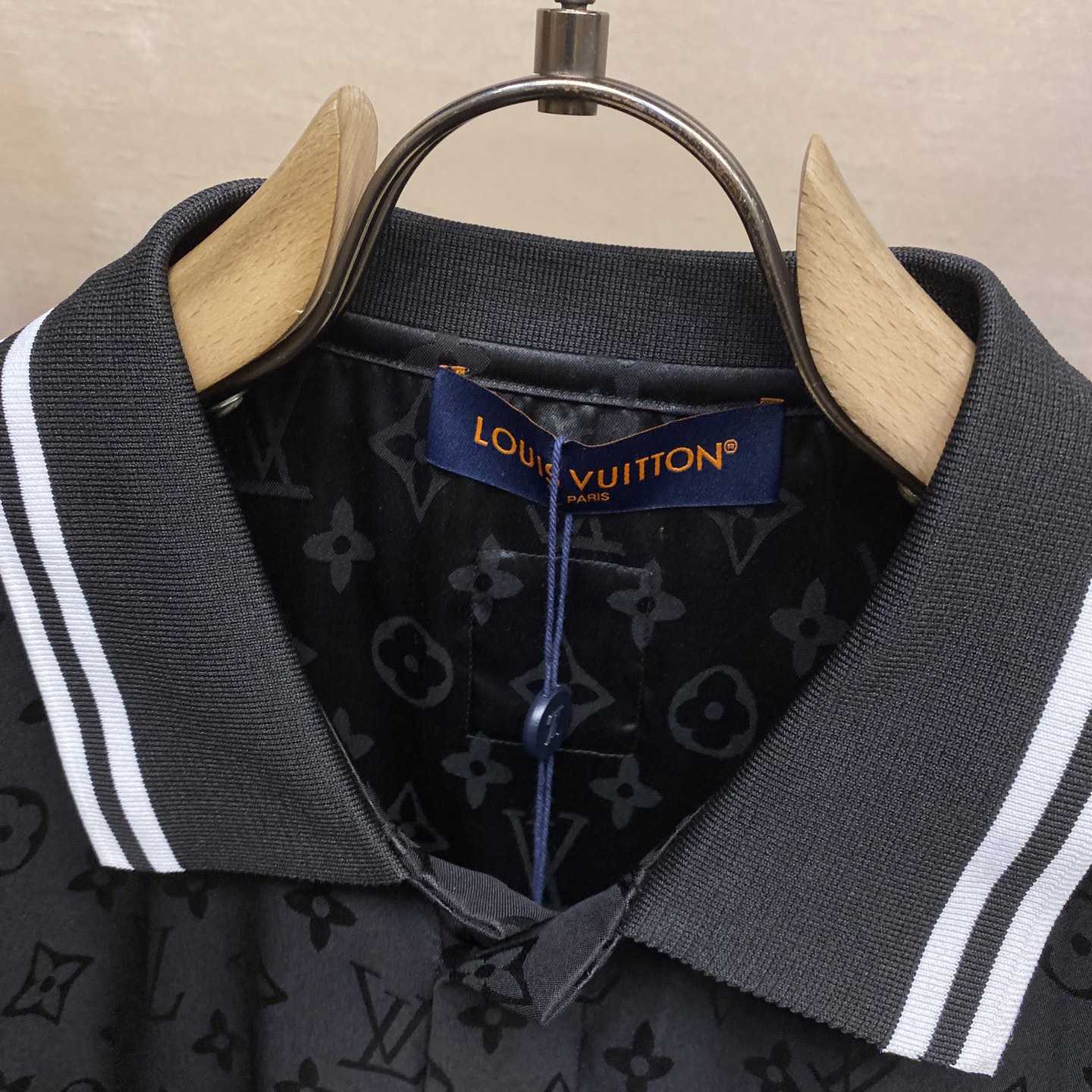 Louis Vuitton Monogram Moire Jacquard Short-Sleeved Silk Shirt   1AGTP7 - DesignerGu