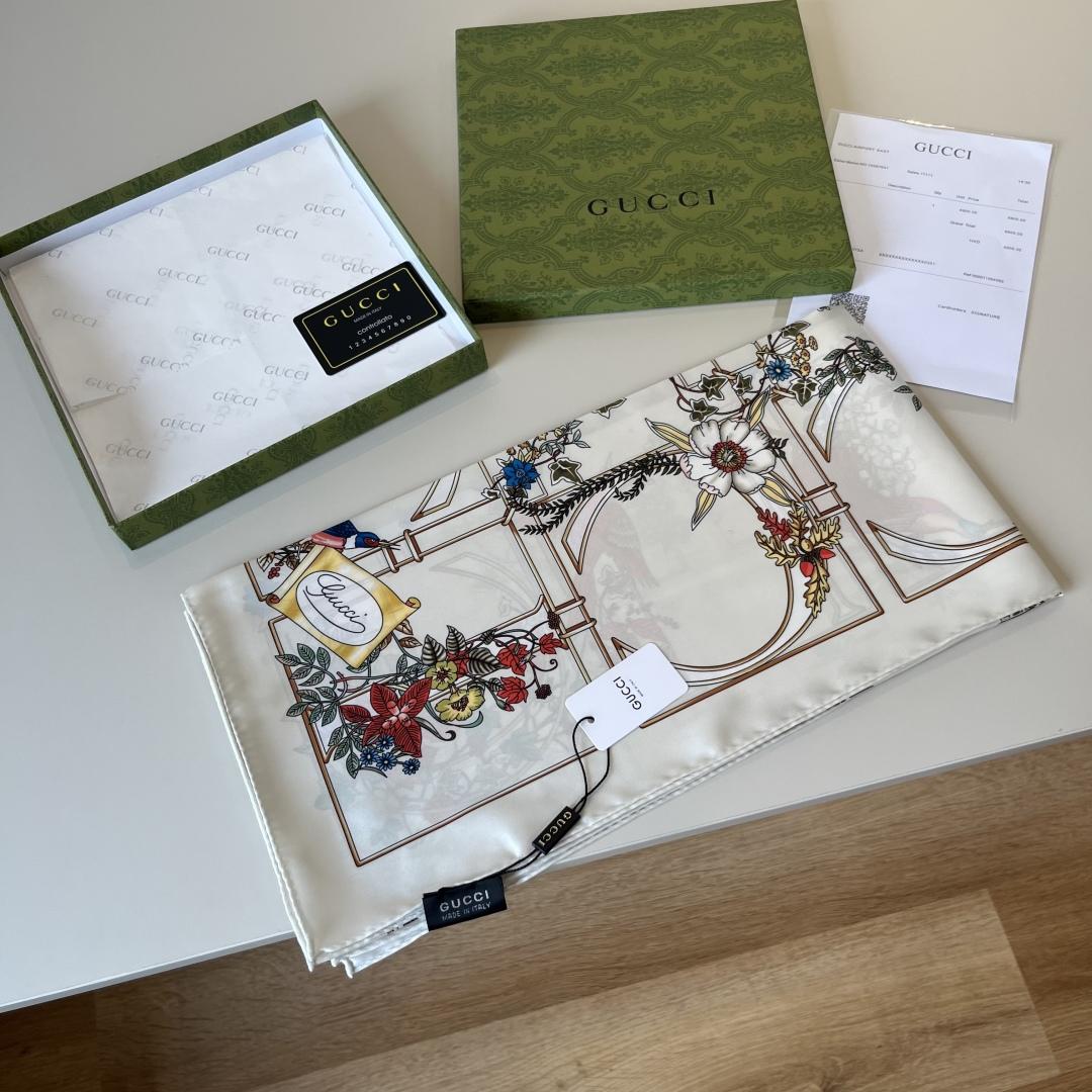 Gucci Printed Silk Twill Carré - DesignerGu