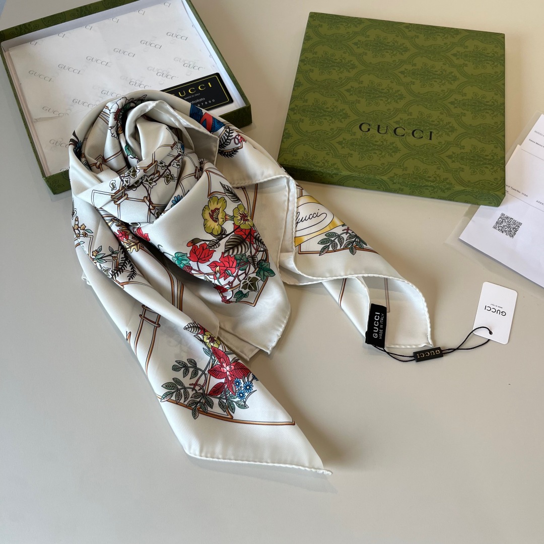 Gucci Printed Silk Twill Carré - DesignerGu