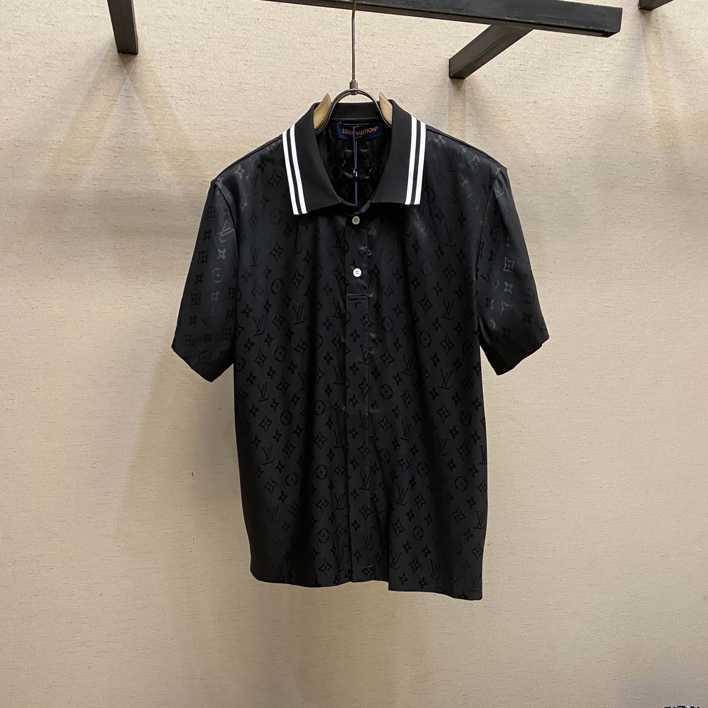 Louis Vuitton Monogram Moire Jacquard Short-Sleeved Silk Shirt   1AGTP1 - DesignerGu