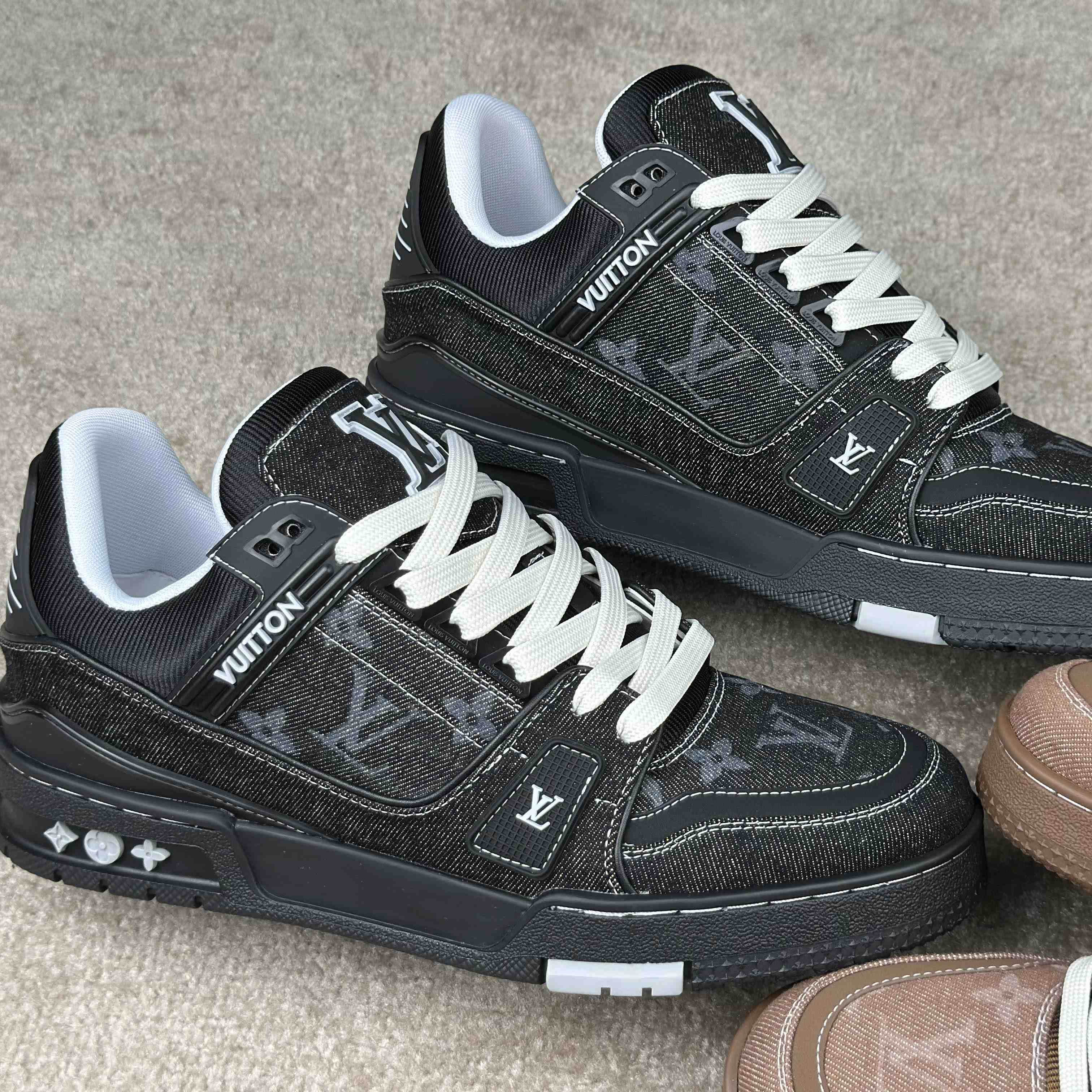 Louis Vuitton LV Trainer Sneaker   1AHSZJ - 