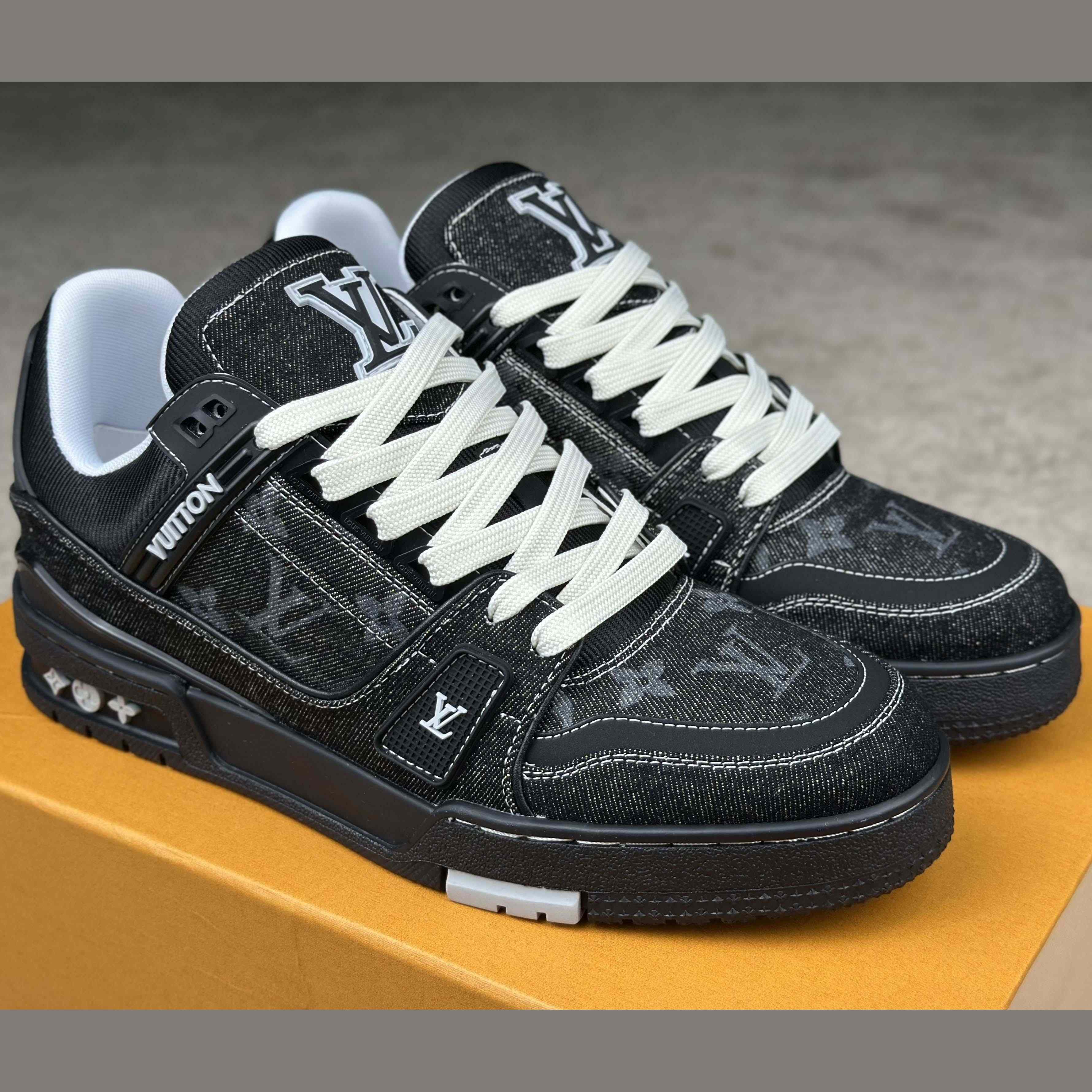 Louis Vuitton LV Trainer Sneaker   1AHSZJ - DesignerGu