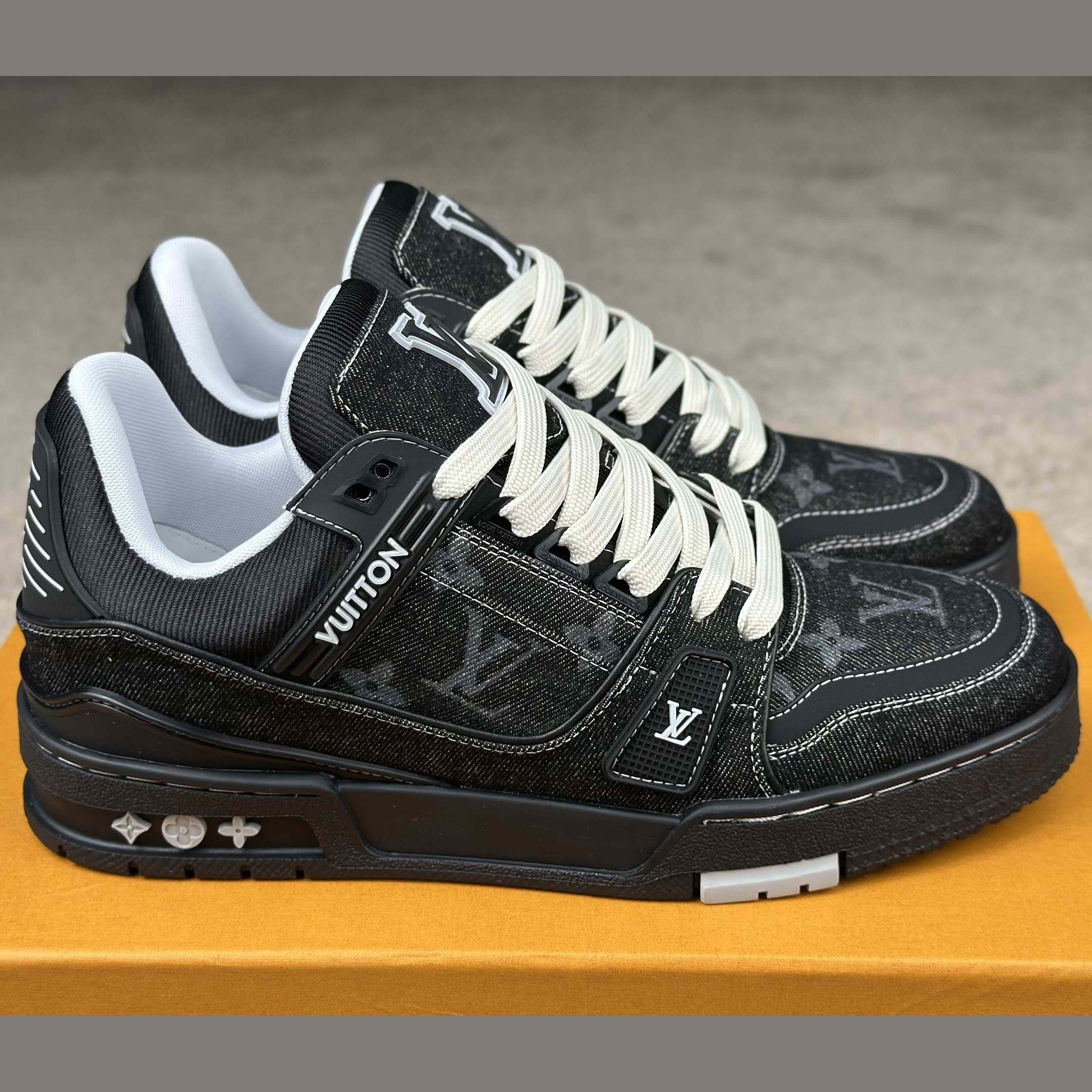 Louis Vuitton LV Trainer Sneaker   1AHSZJ - 