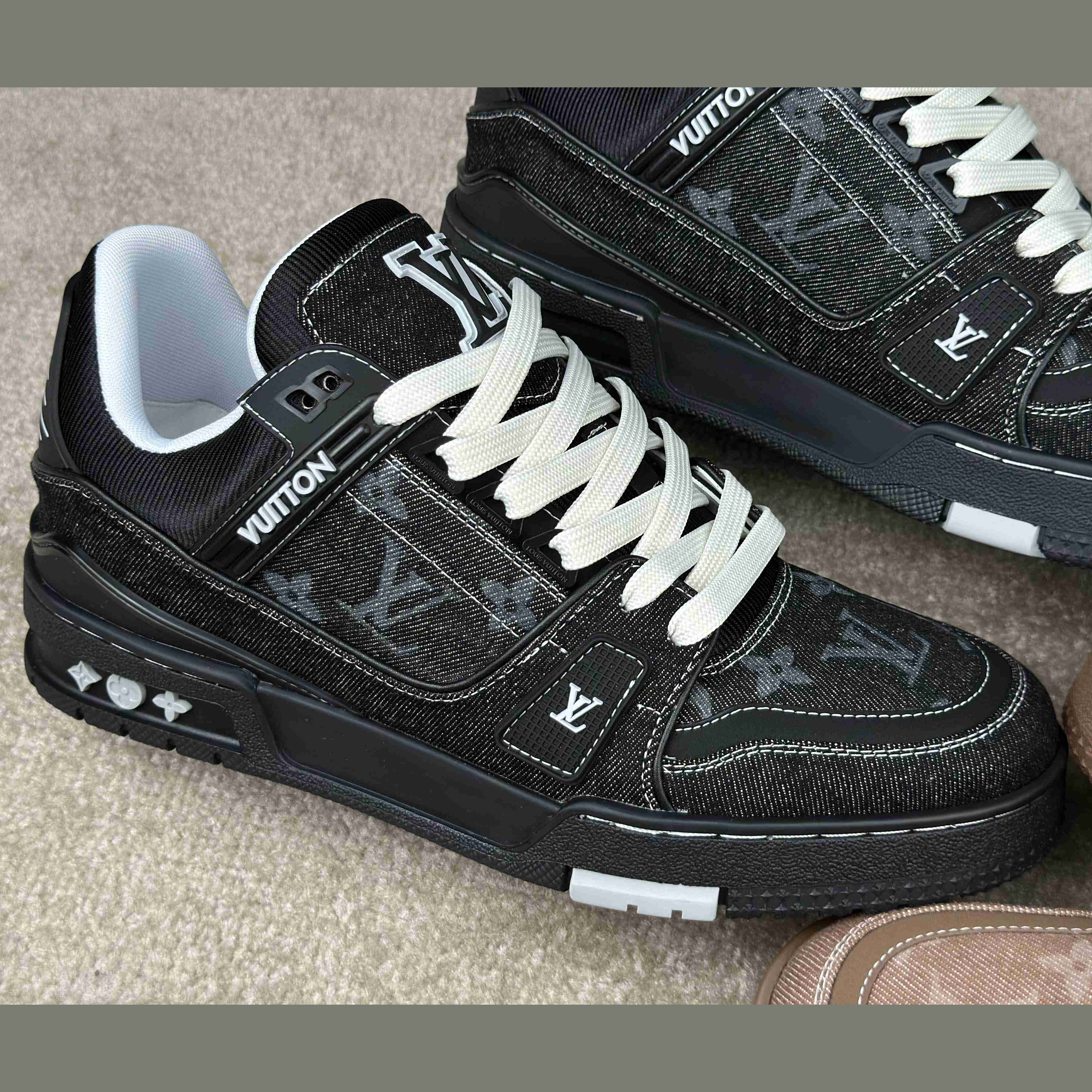 Louis Vuitton LV Trainer Sneaker   1AHSZJ - 