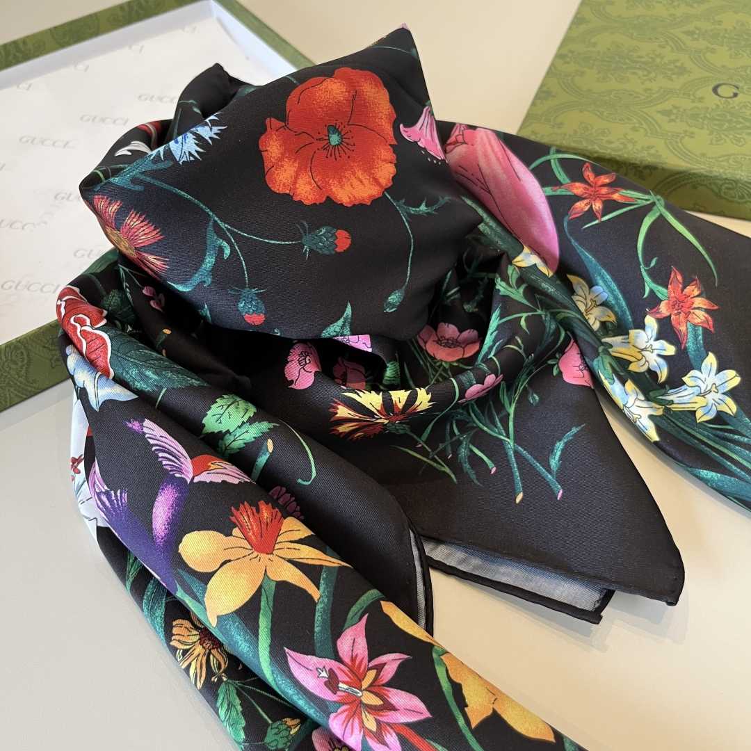 Gucci Printed Silk Twill Carré - DesignerGu