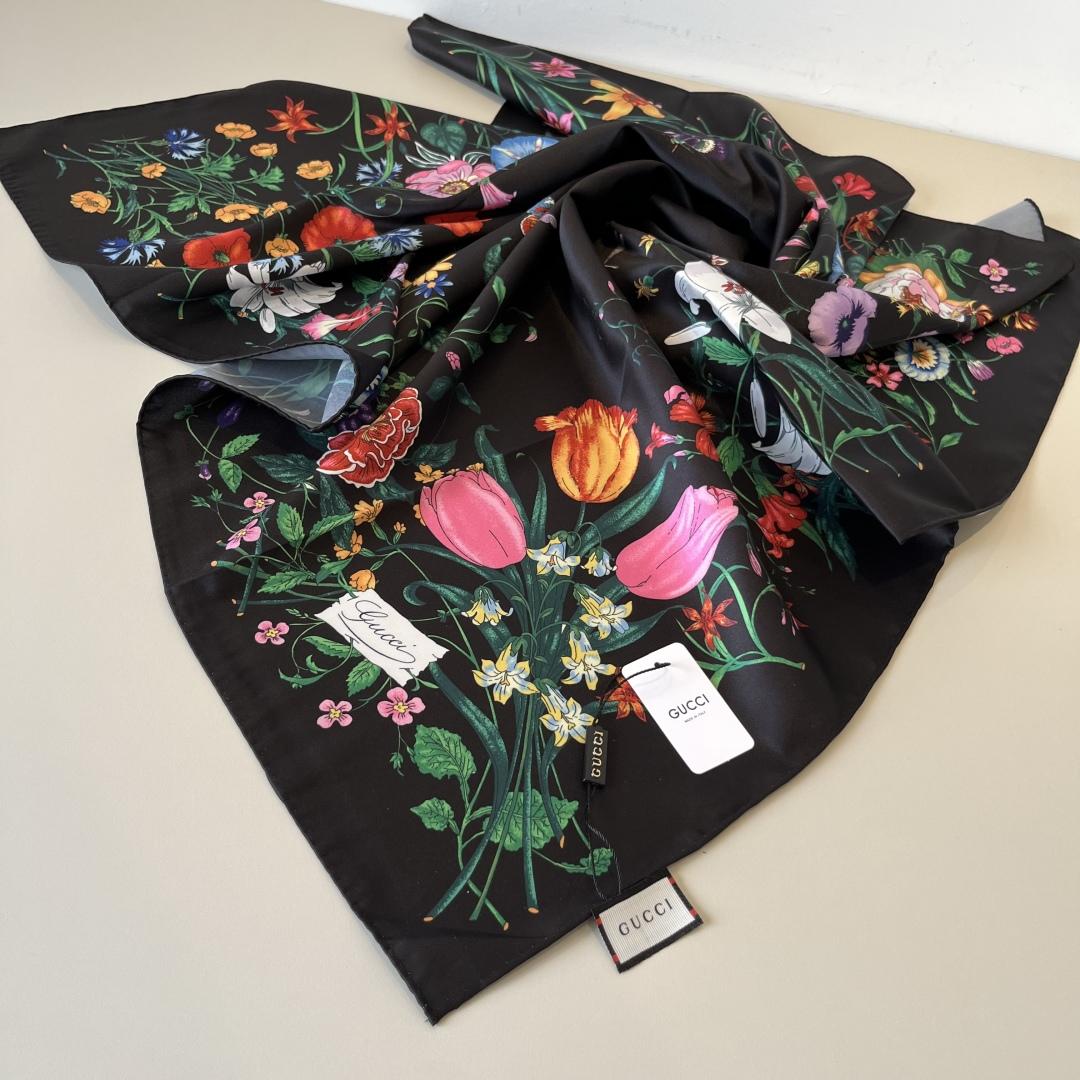Gucci Printed Silk Twill Carré - DesignerGu
