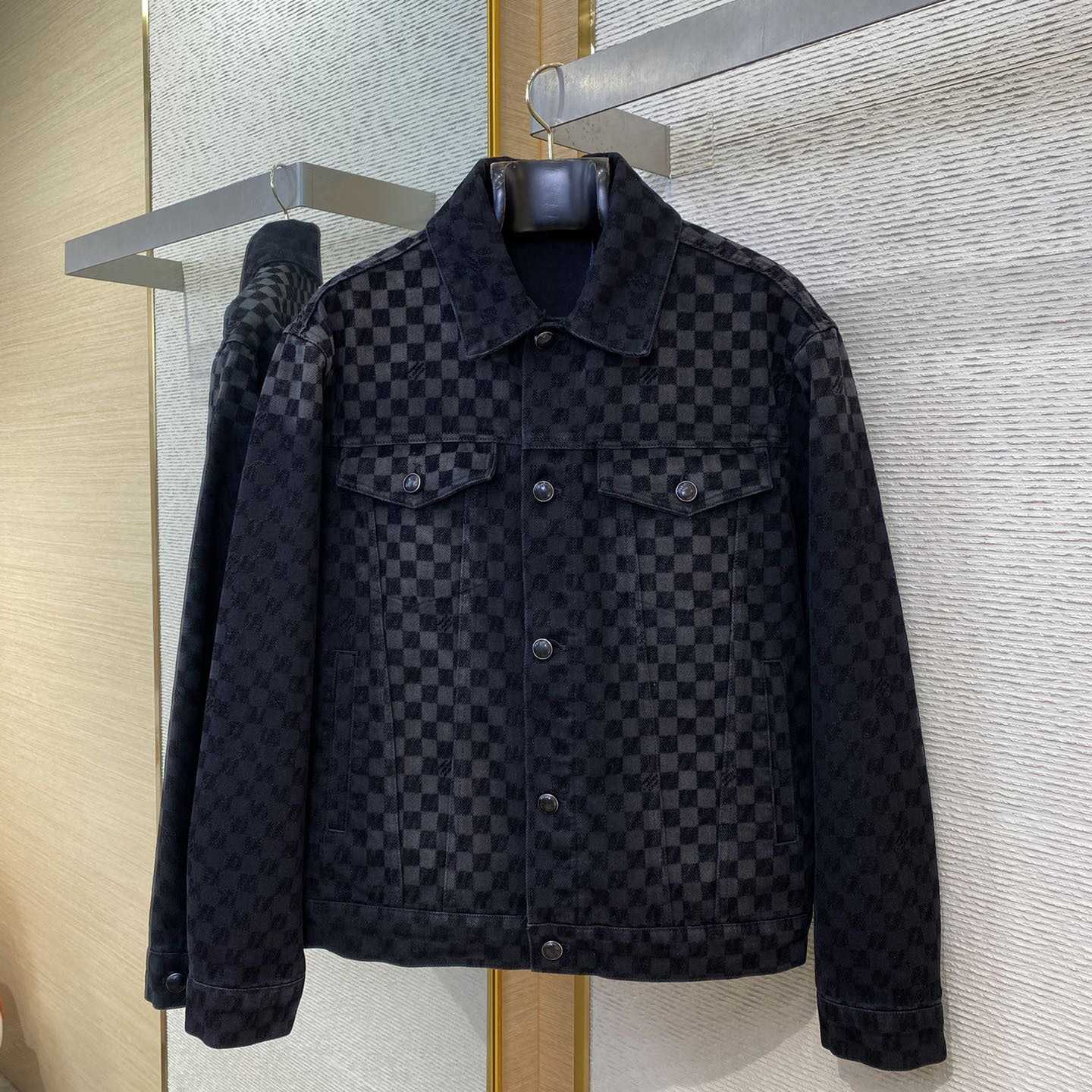 Louis Vuitton Flocked Damier Denim Trucker Jacket   1AHBDV - DesignerGu