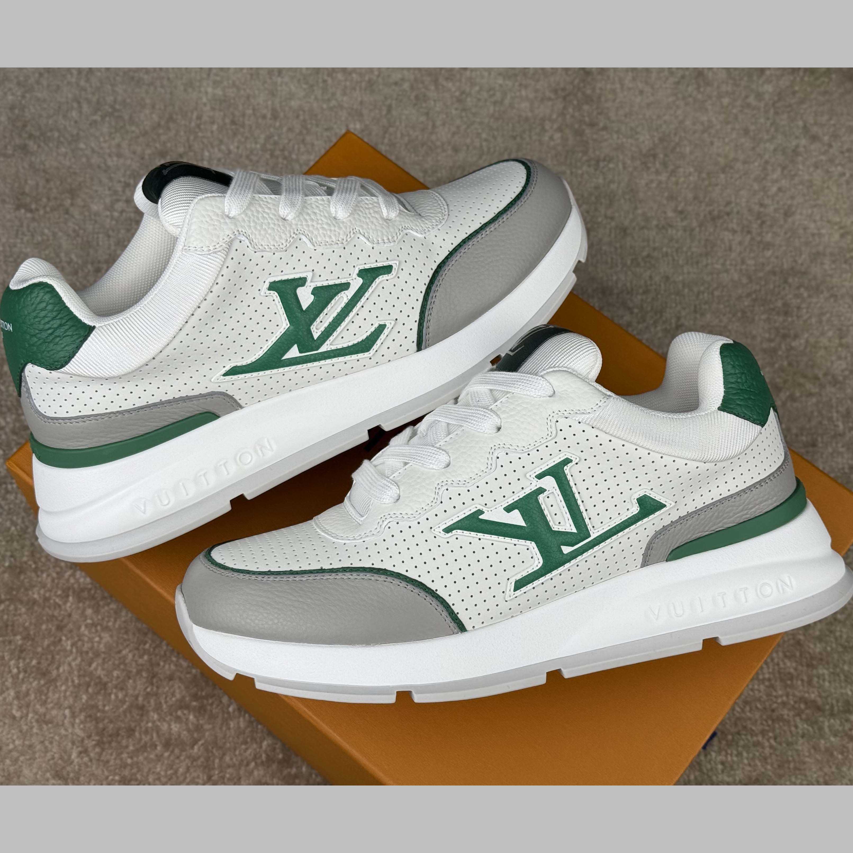 Louis Vuitton LV Classic Sneaker   1AHSUG - DesignerGu