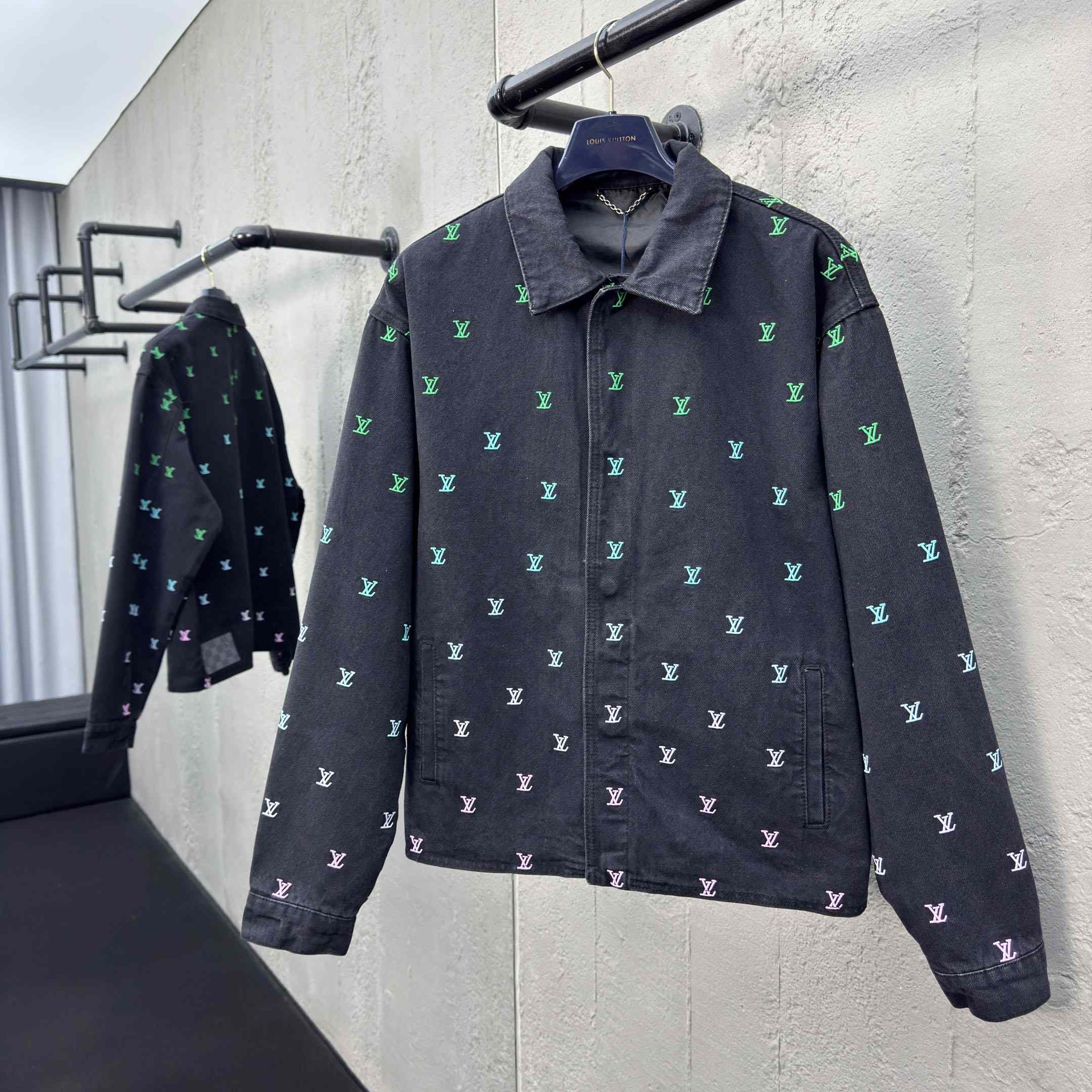 Louis Vuitton LV Blason Gradient Embroidered Denim Coach Jacket   1AGTEB - DesignerGu