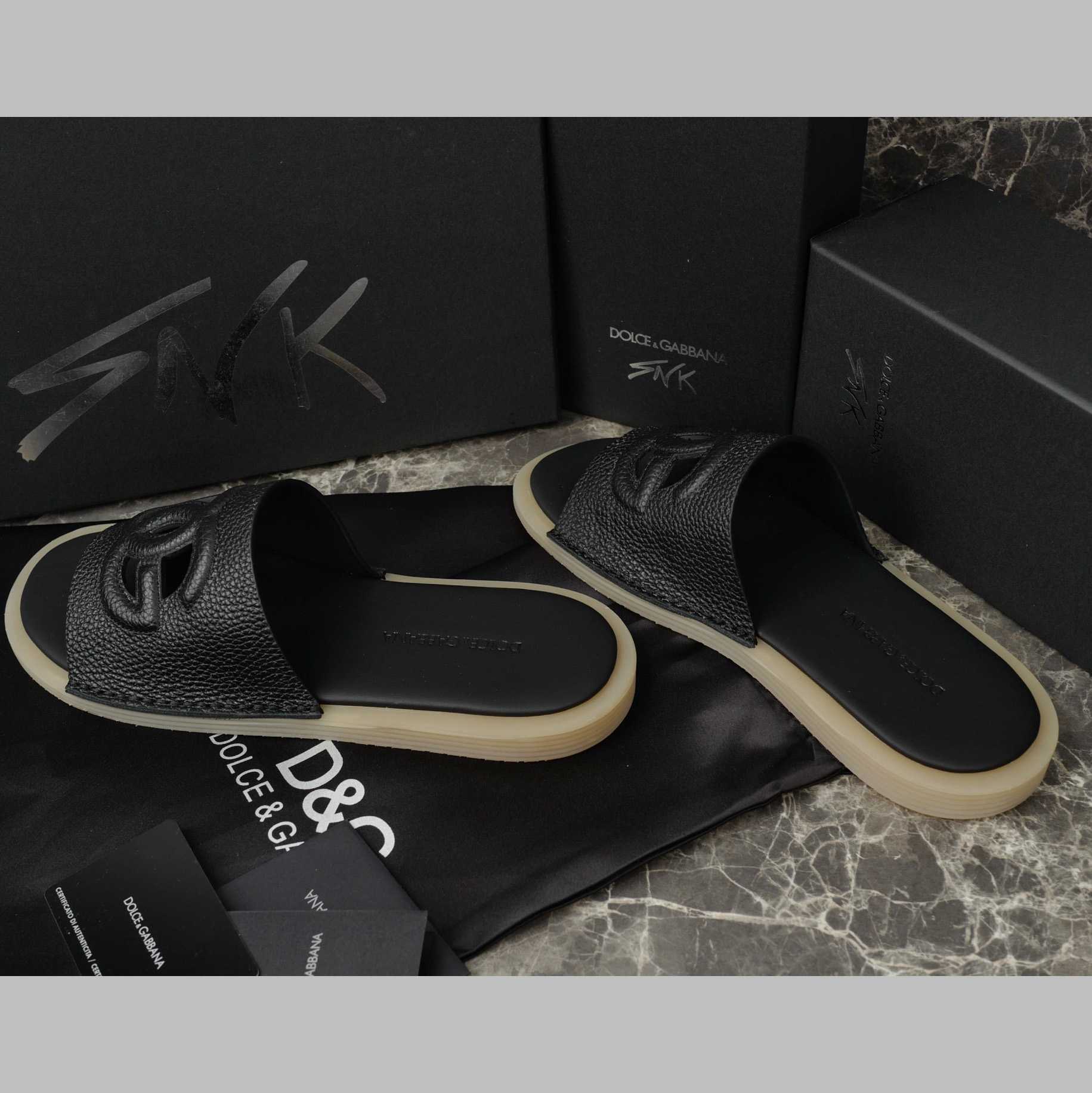 Dolce & Gabbana Black Leather Sliders - DesignerGu