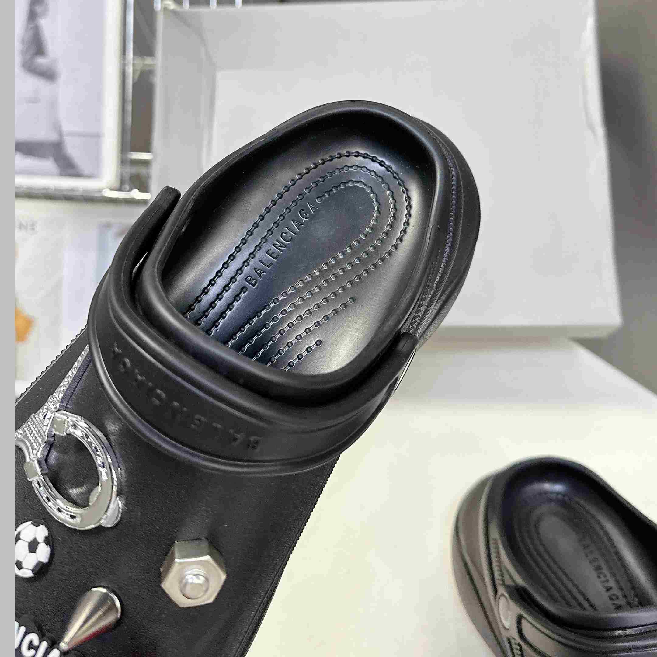 Balenciaga Crocs™ Mule In Black - DesignerGu
