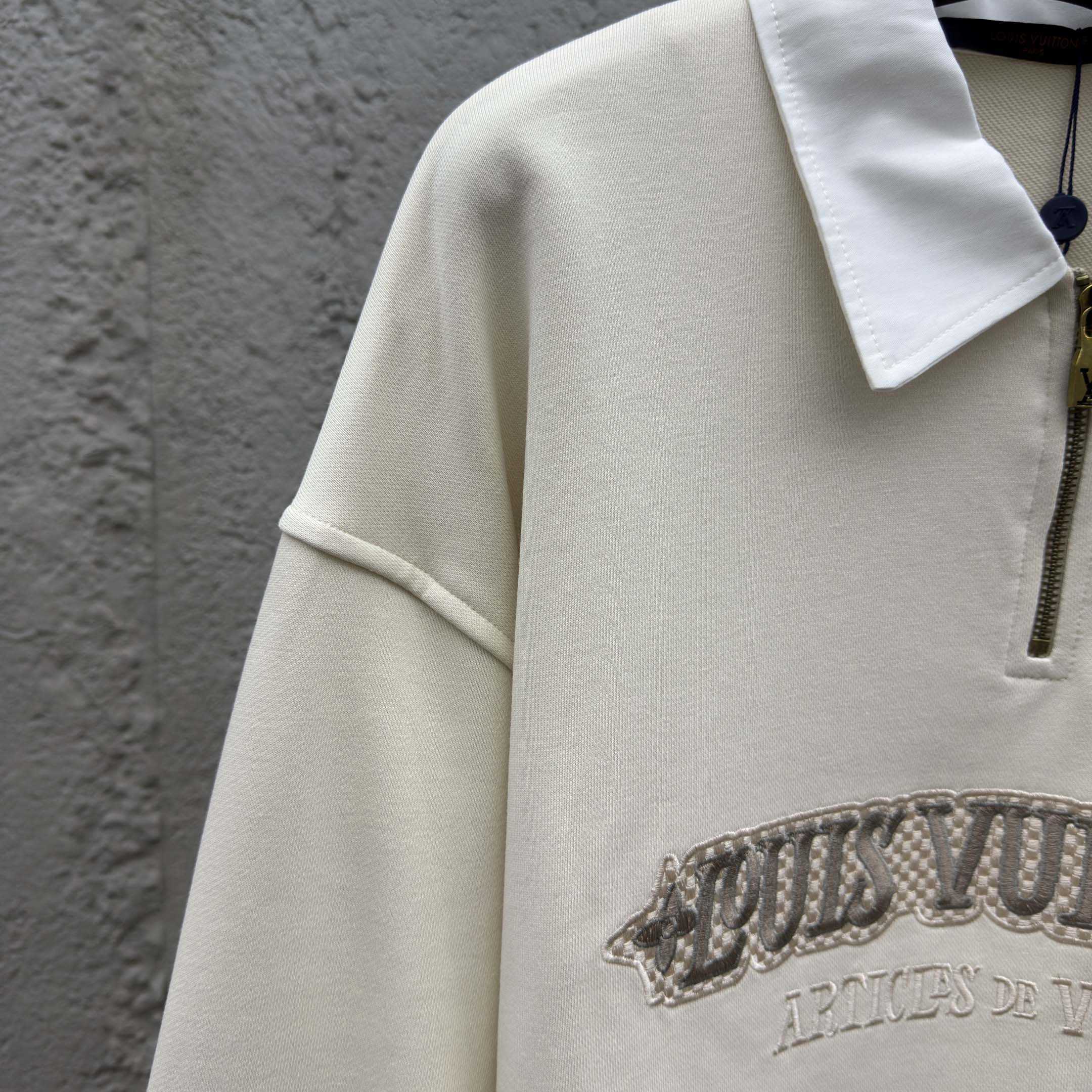 Louis Vuitton Embellished Half Zip Sweatshirt   1AHW29 - DesignerGu