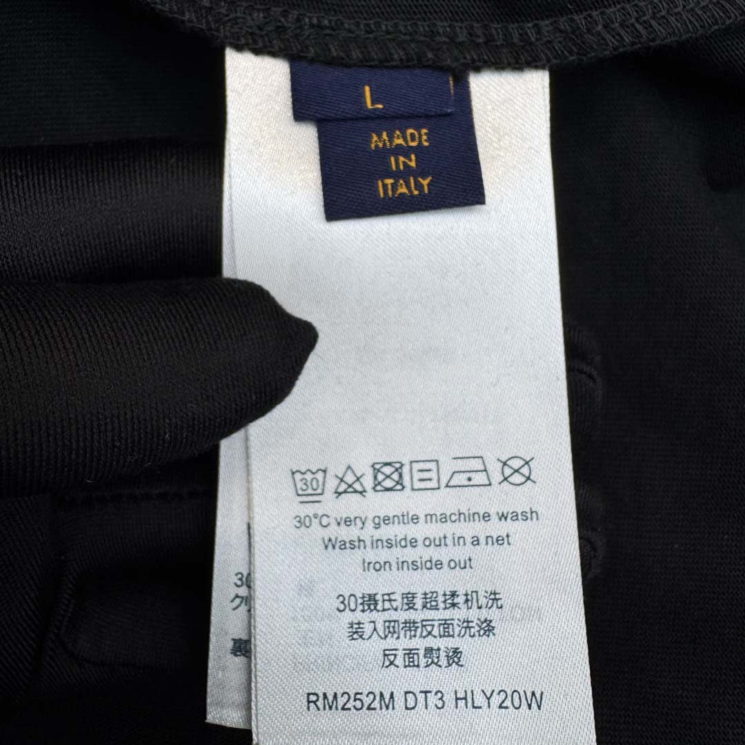 Louis Vuitton Embroidered Signature T-Shirt   1AHW92 - DesignerGu