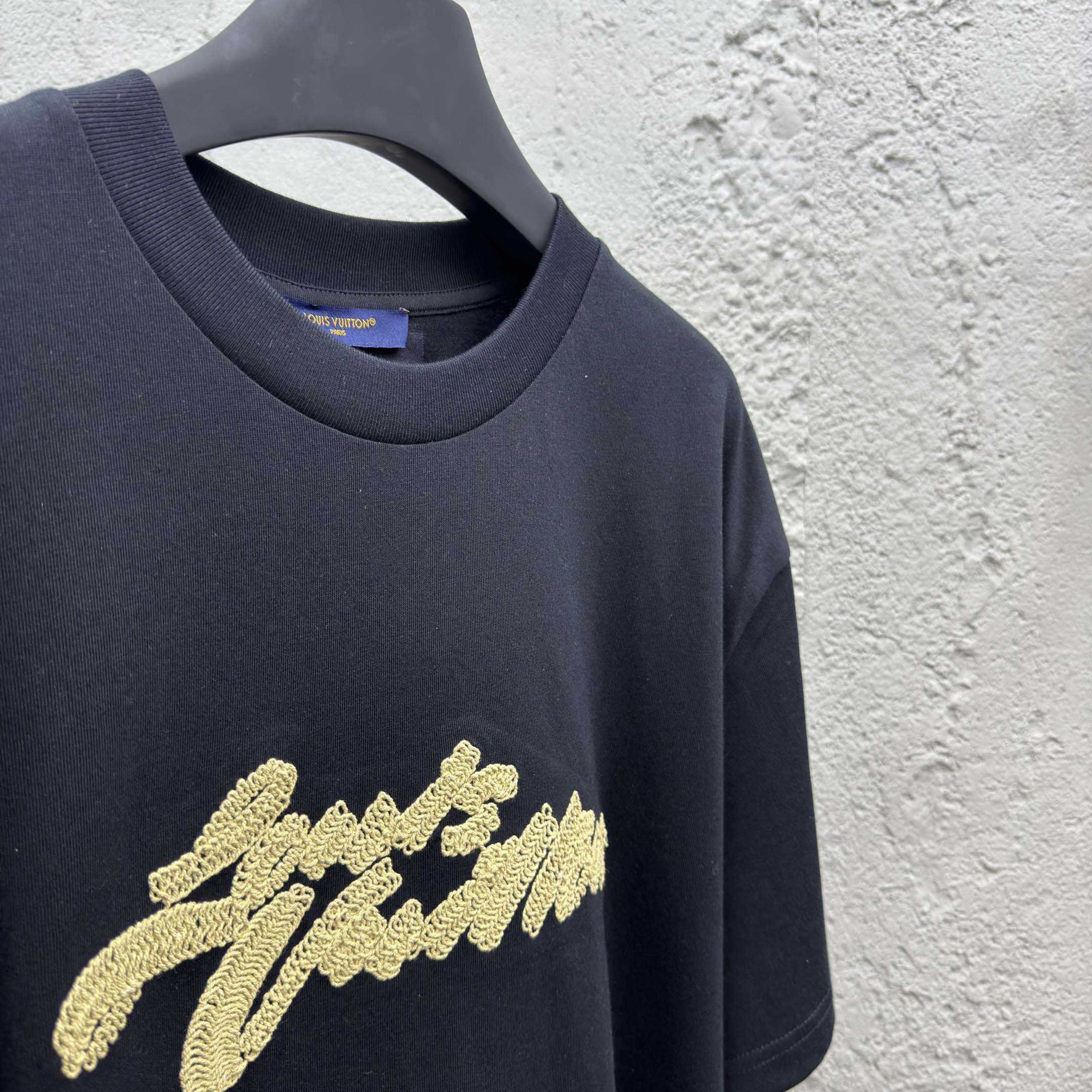 Louis Vuitton Embroidered Signature T-Shirt   1AHW92 - DesignerGu