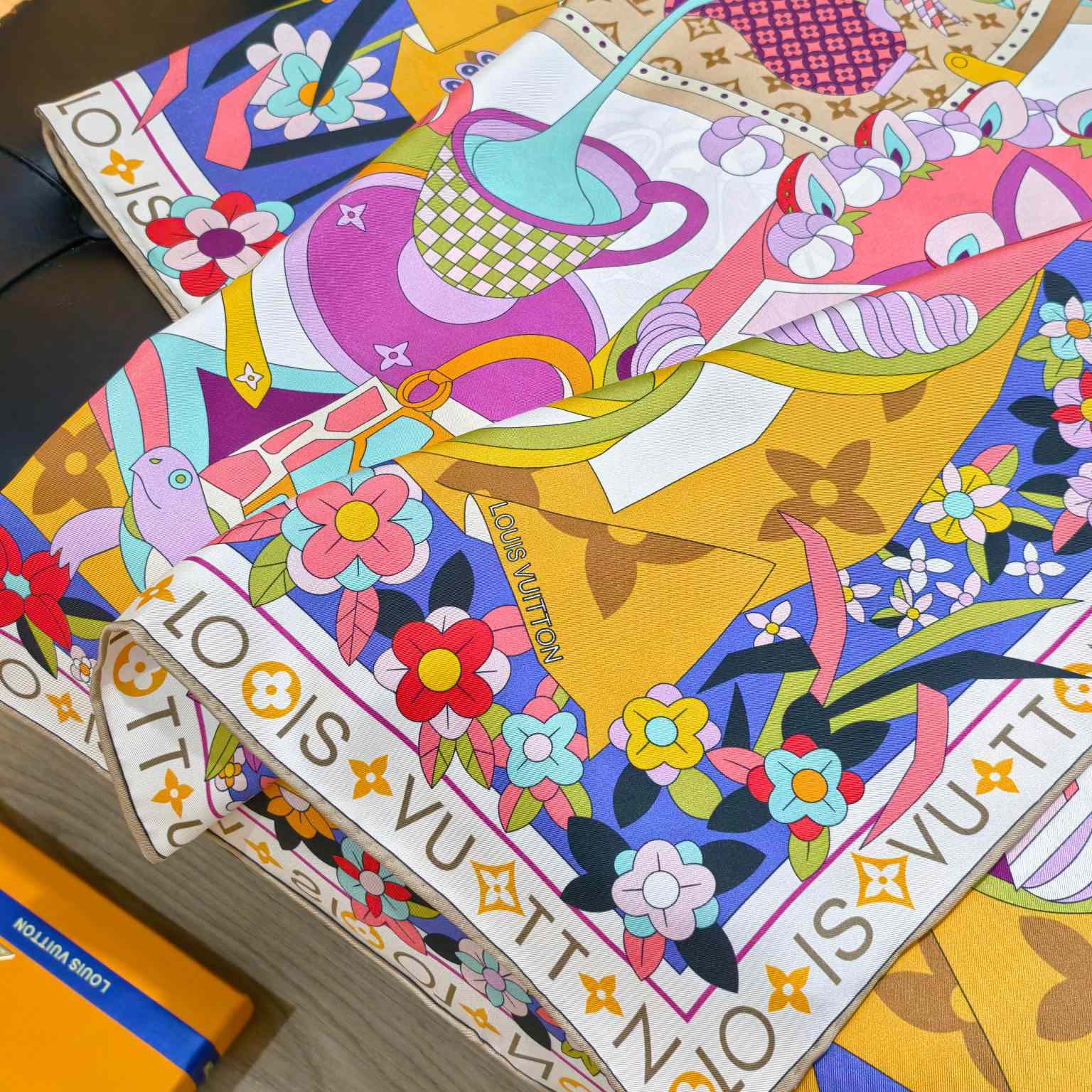 Louis Vuitton Picnic Square 90   M96463 - DesignerGu