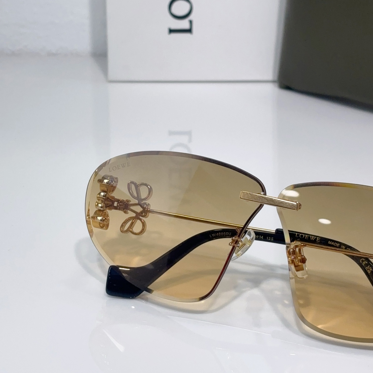 Loewe LW40048U Sunglasses  - DesignerGu