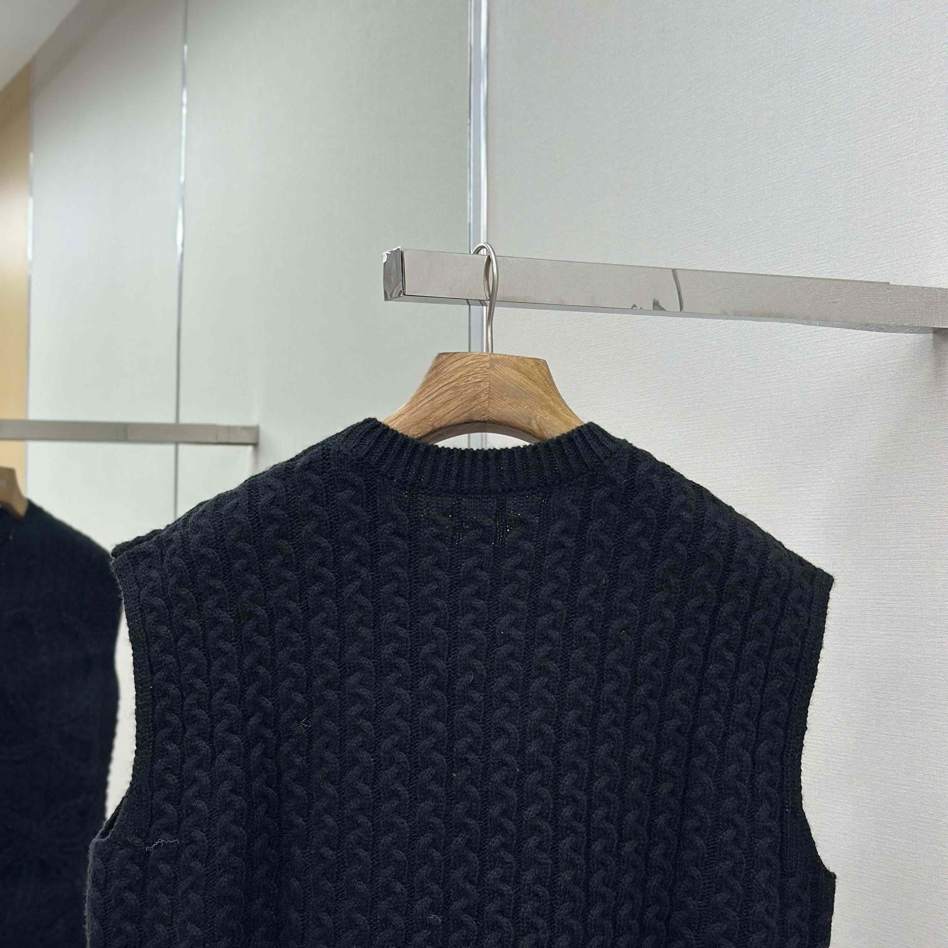 Loewe Vest In Wool - DesignerGu