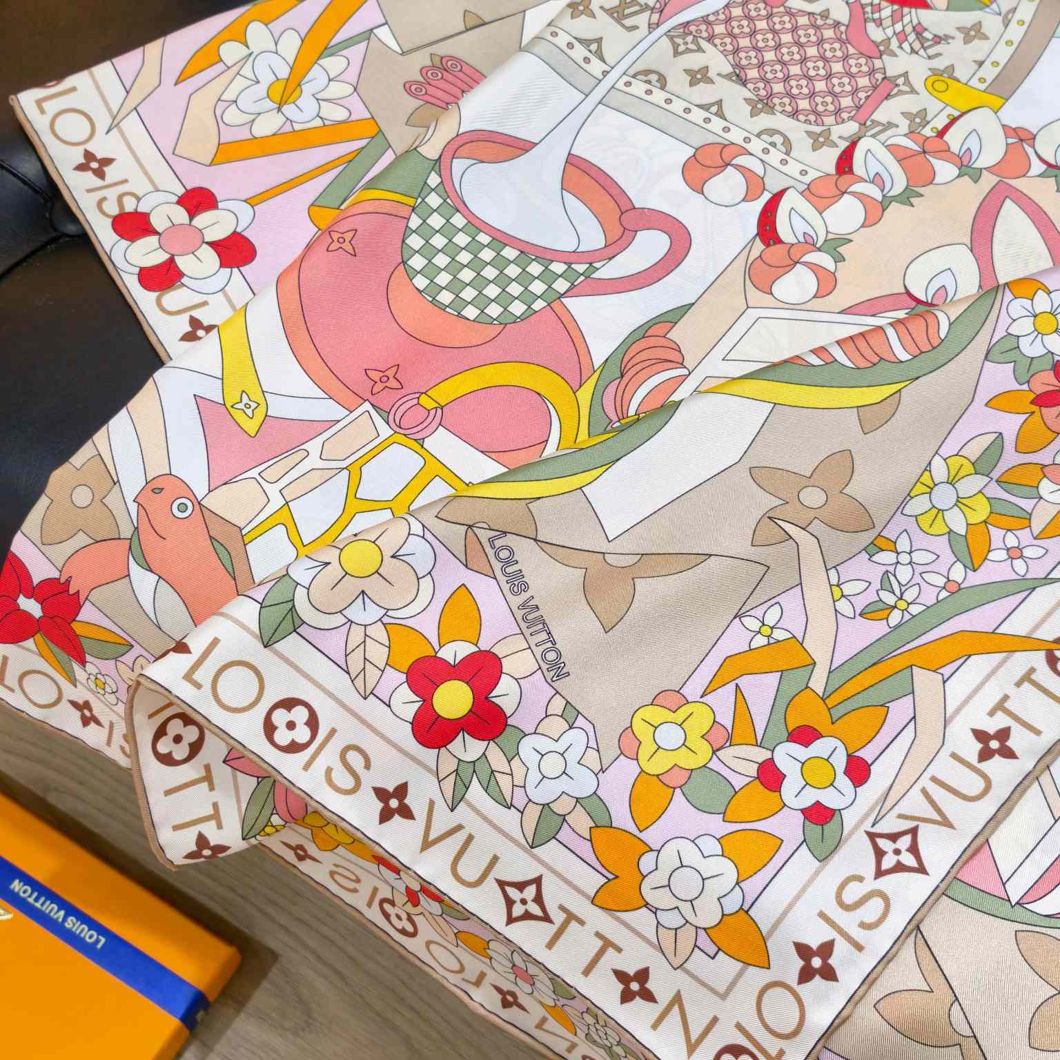 Louis Vuitton Picnic Square 90   M96355 - DesignerGu