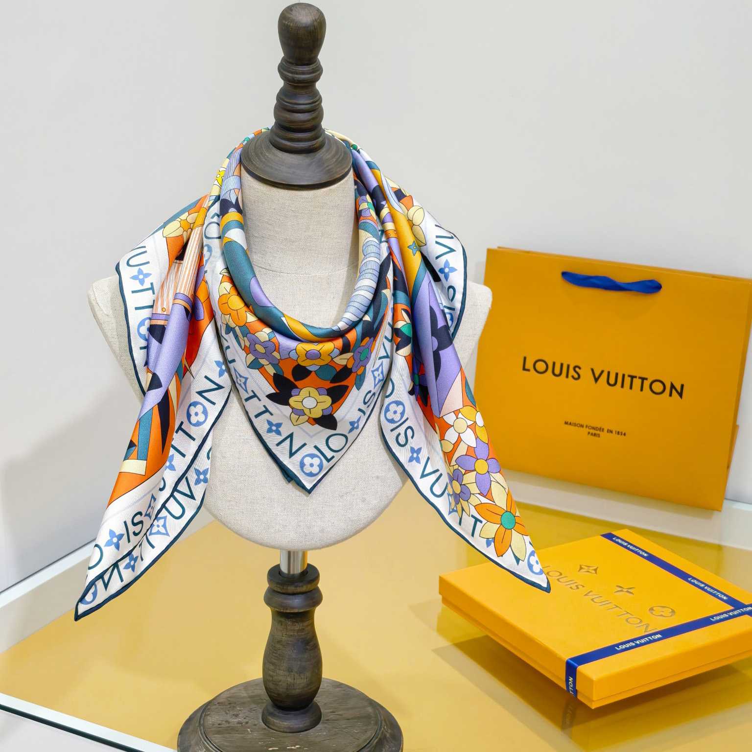 Louis Vuitton Picnic Square 90   M96354 - DesignerGu