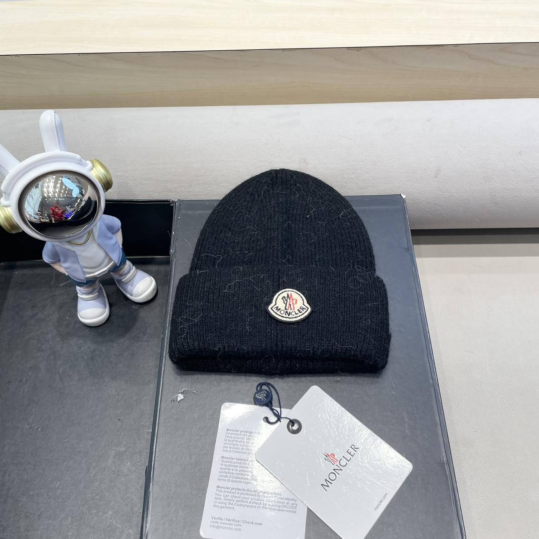 Moncler Beanie  - DesignerGu