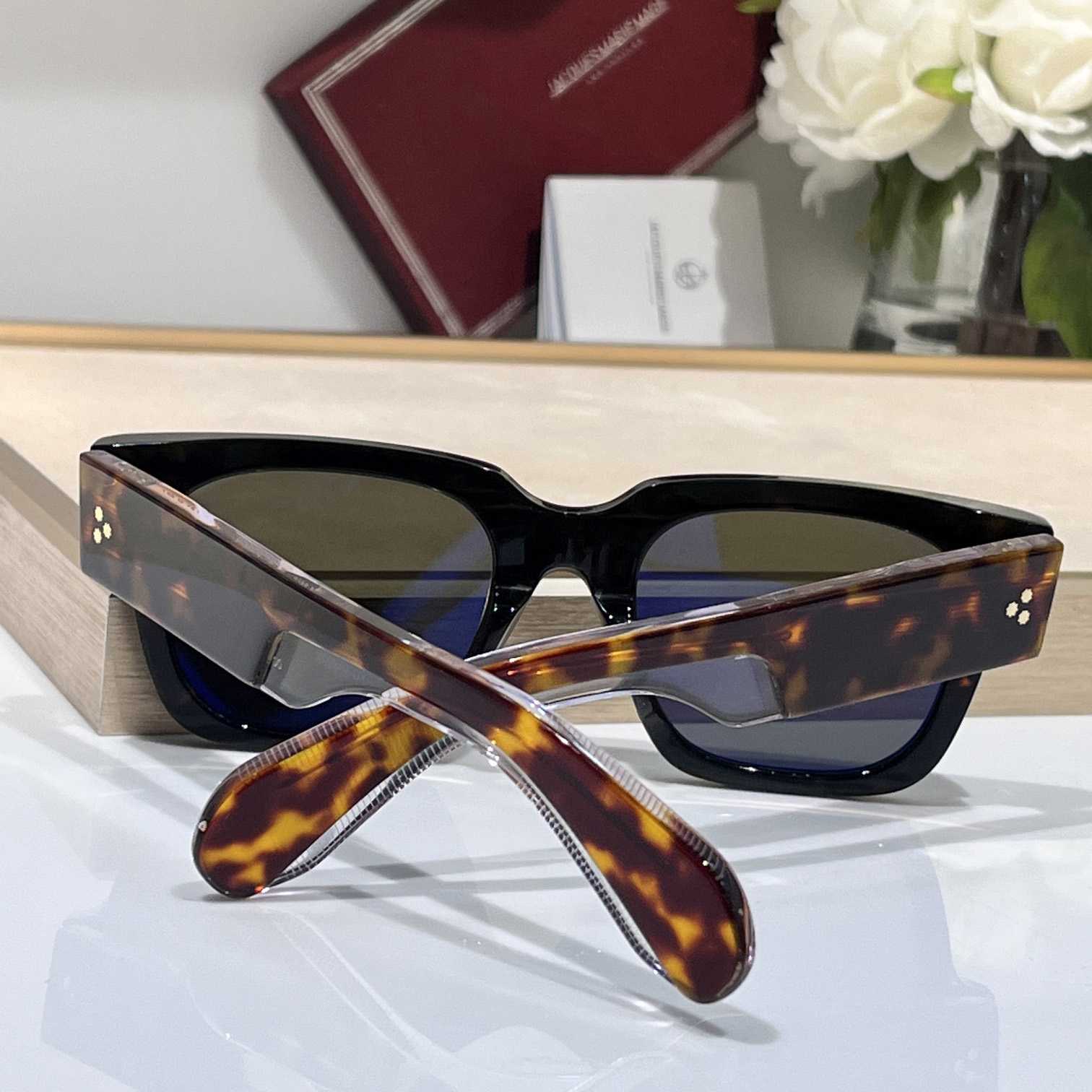 Jacquemus ENZO Sunglasses - DesignerGu