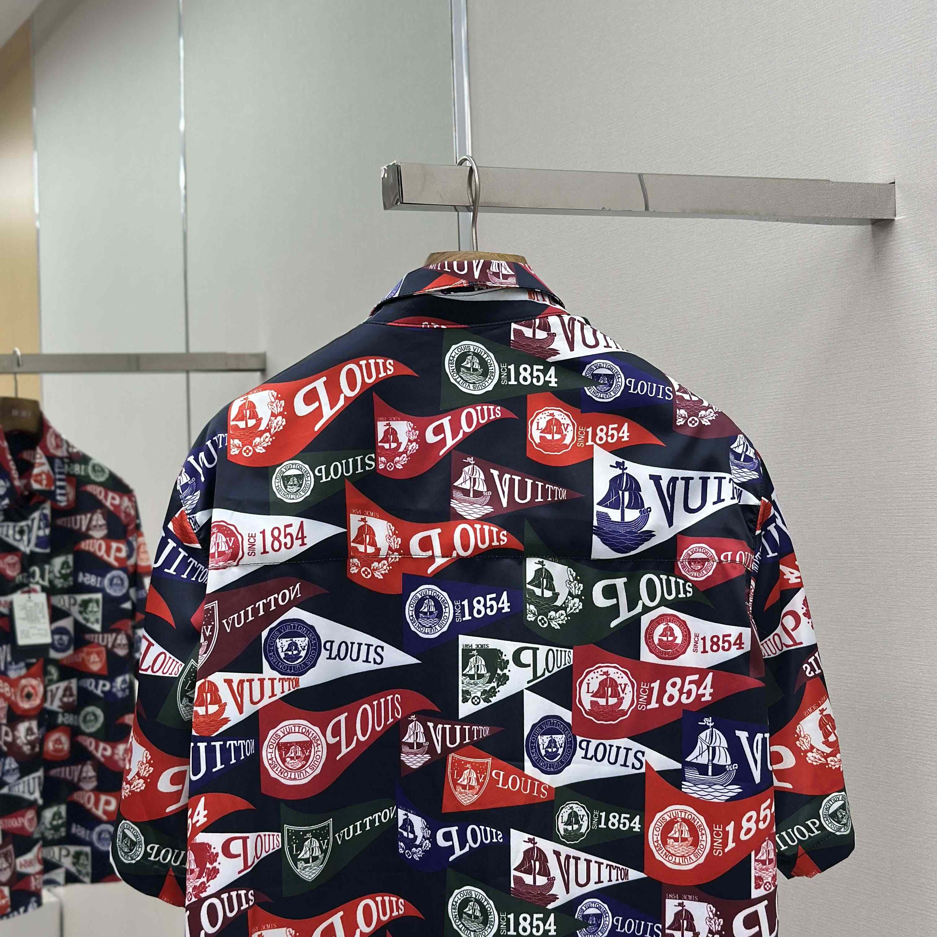 Louis Vuitton Printed Short-Sleeved Silk-Blend Shirt   1AIKBH - DesignerGu