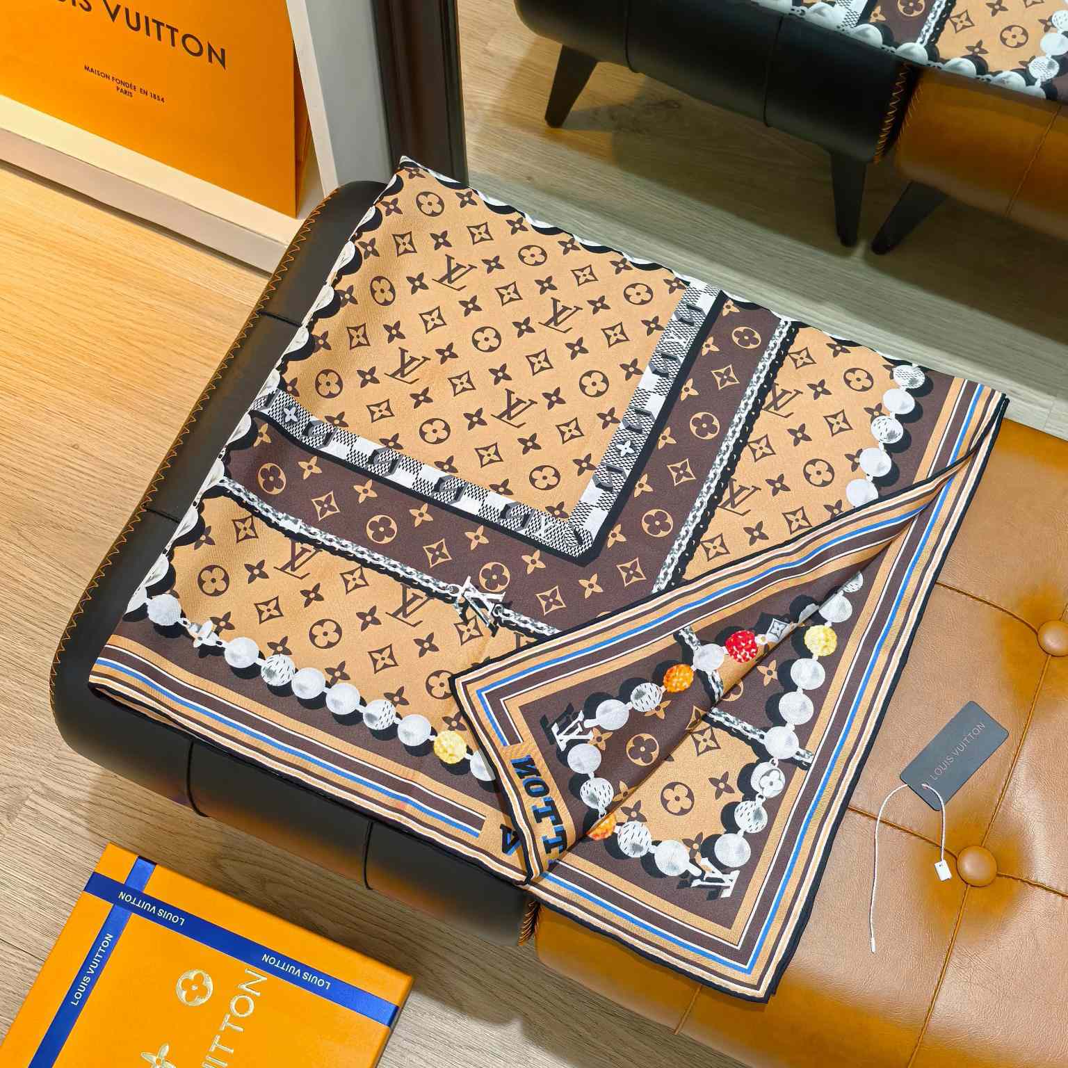 Louis Vuitton Dandy Monogram Silk Square   M94848 - DesignerGu