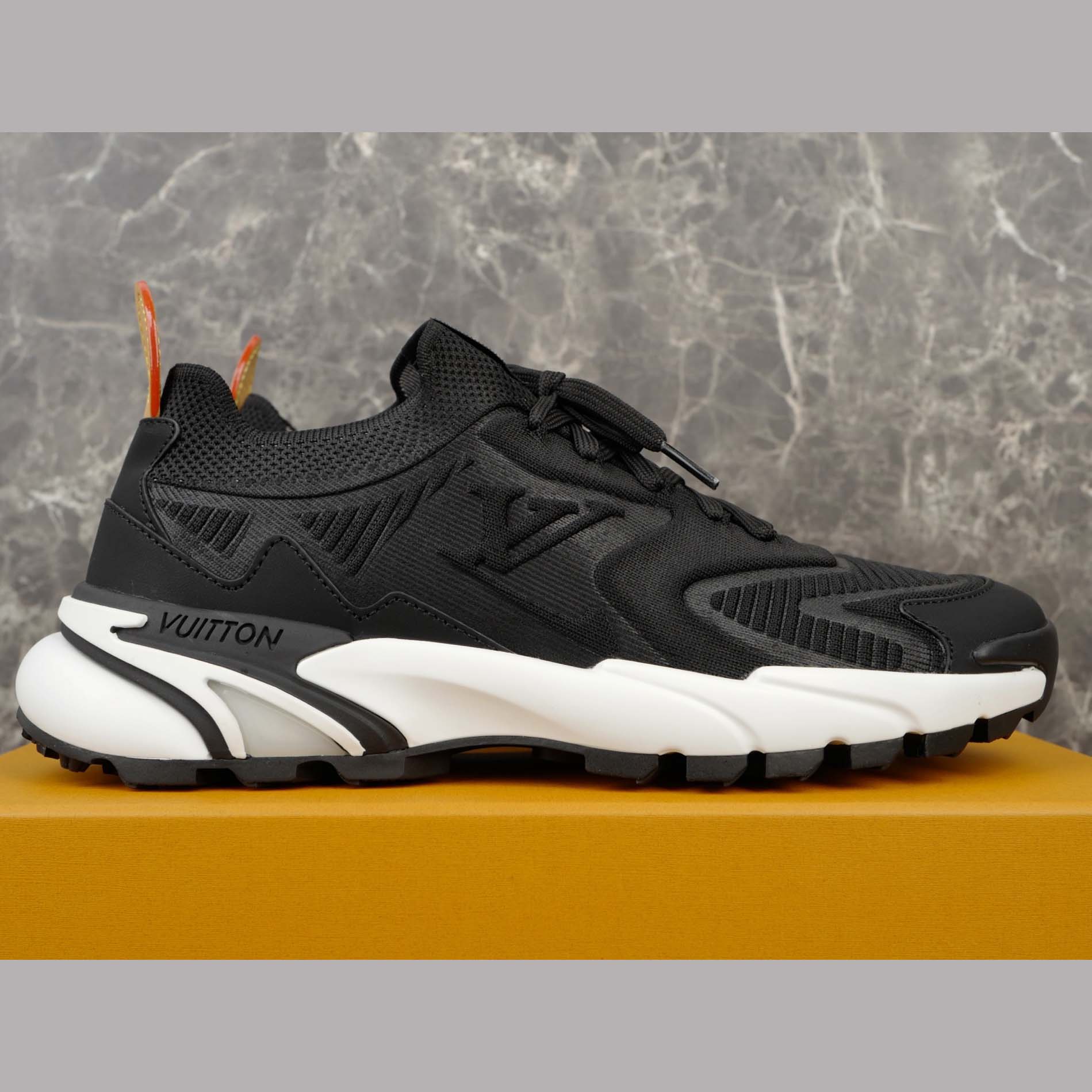 Louis Vuitton LV Runner Tatic Sneaker   1AILIU - DesignerGu