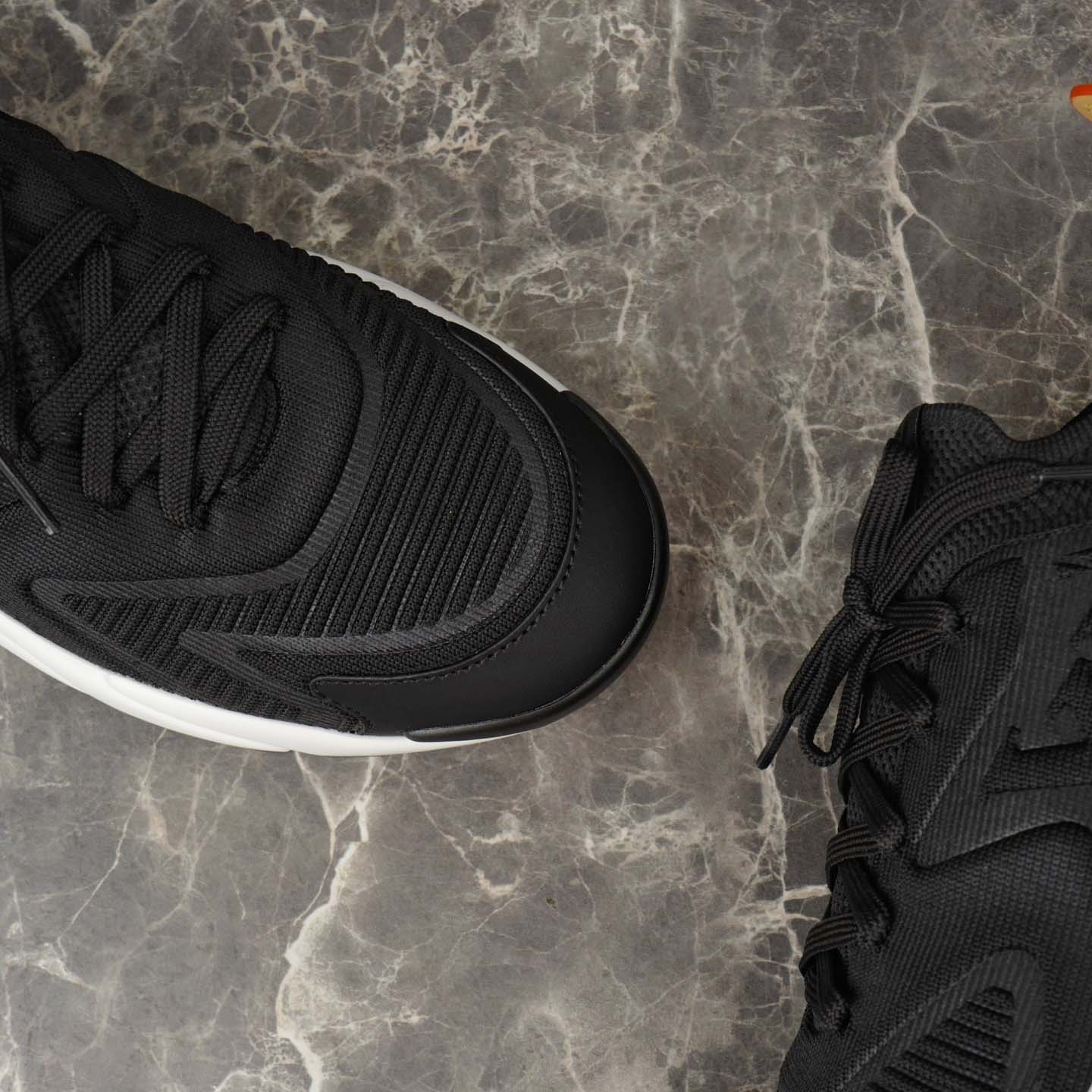 Louis Vuitton LV Runner Tatic Sneaker   1AILIU - DesignerGu