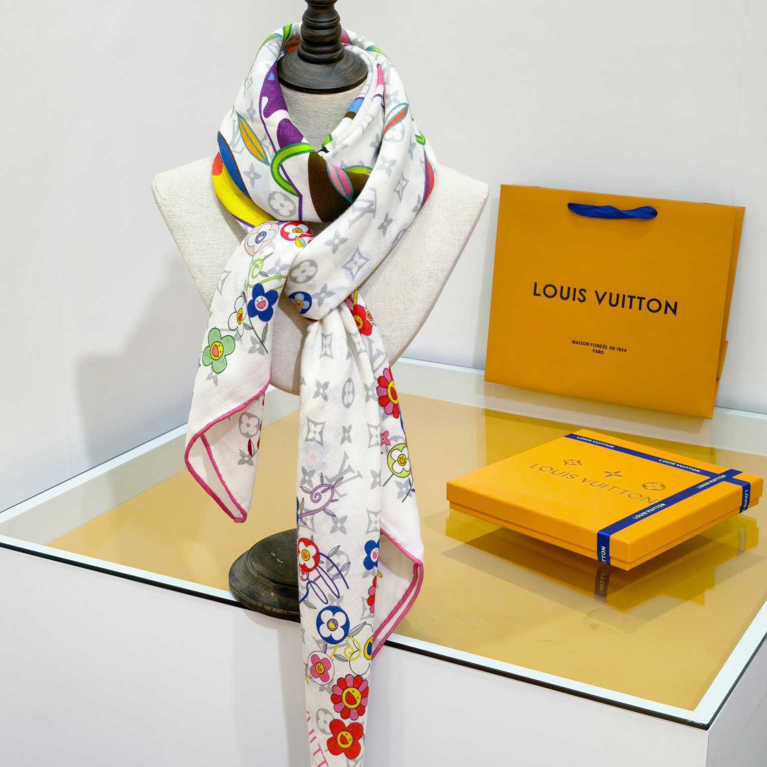 Louis Vuitton LV x TM Monogram Superflat Shawl   M96080 - DesignerGu