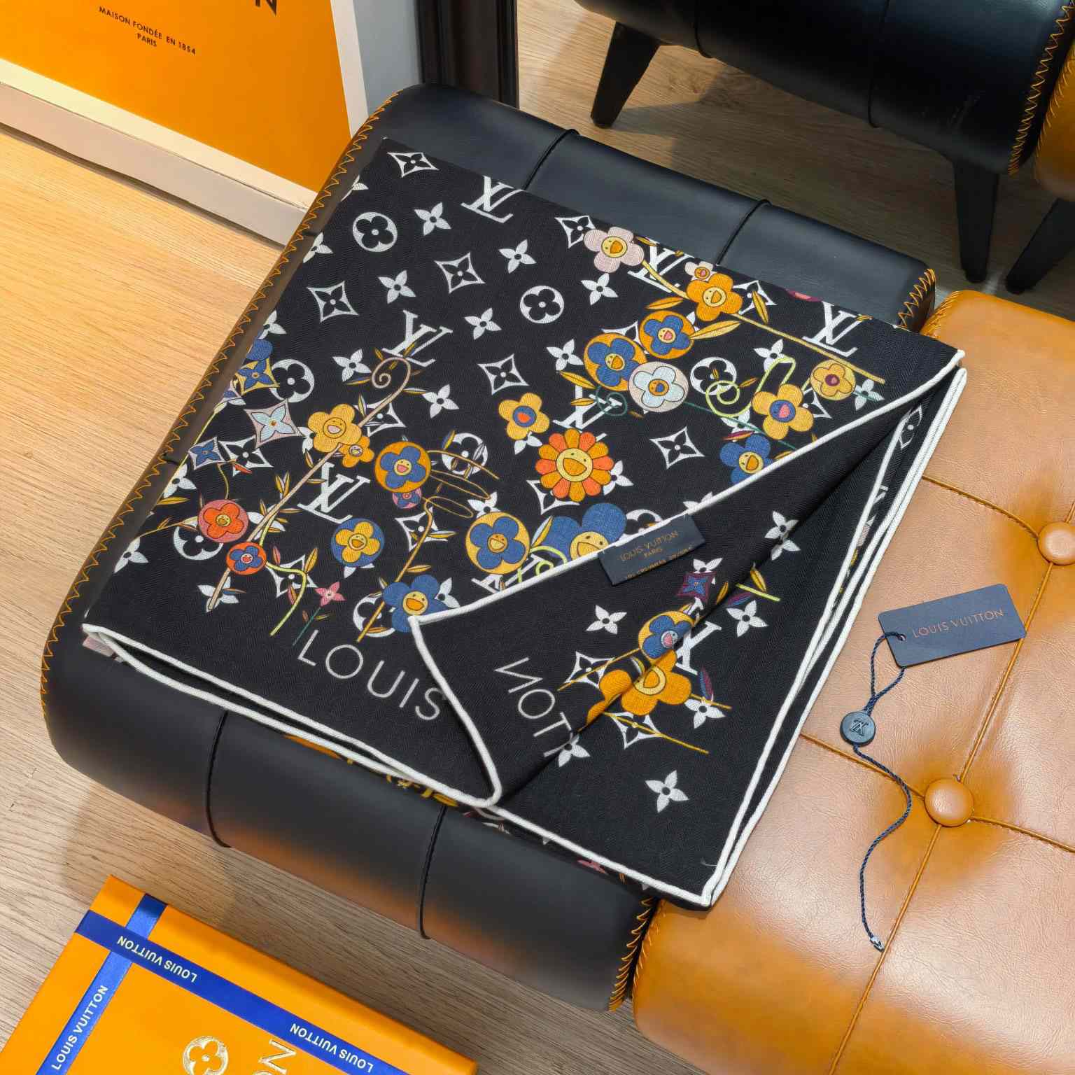 Louis Vuitton LV x TM Monogram Superflat Shawl    - DesignerGu