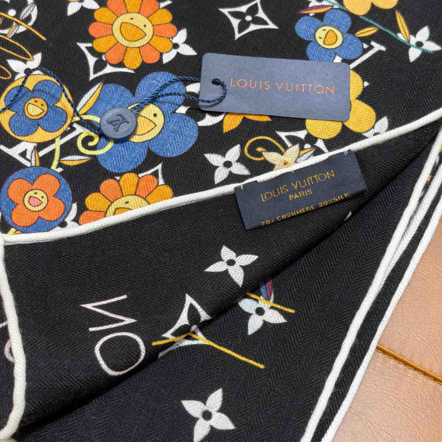 Louis Vuitton LV x TM Monogram Superflat Shawl    - DesignerGu