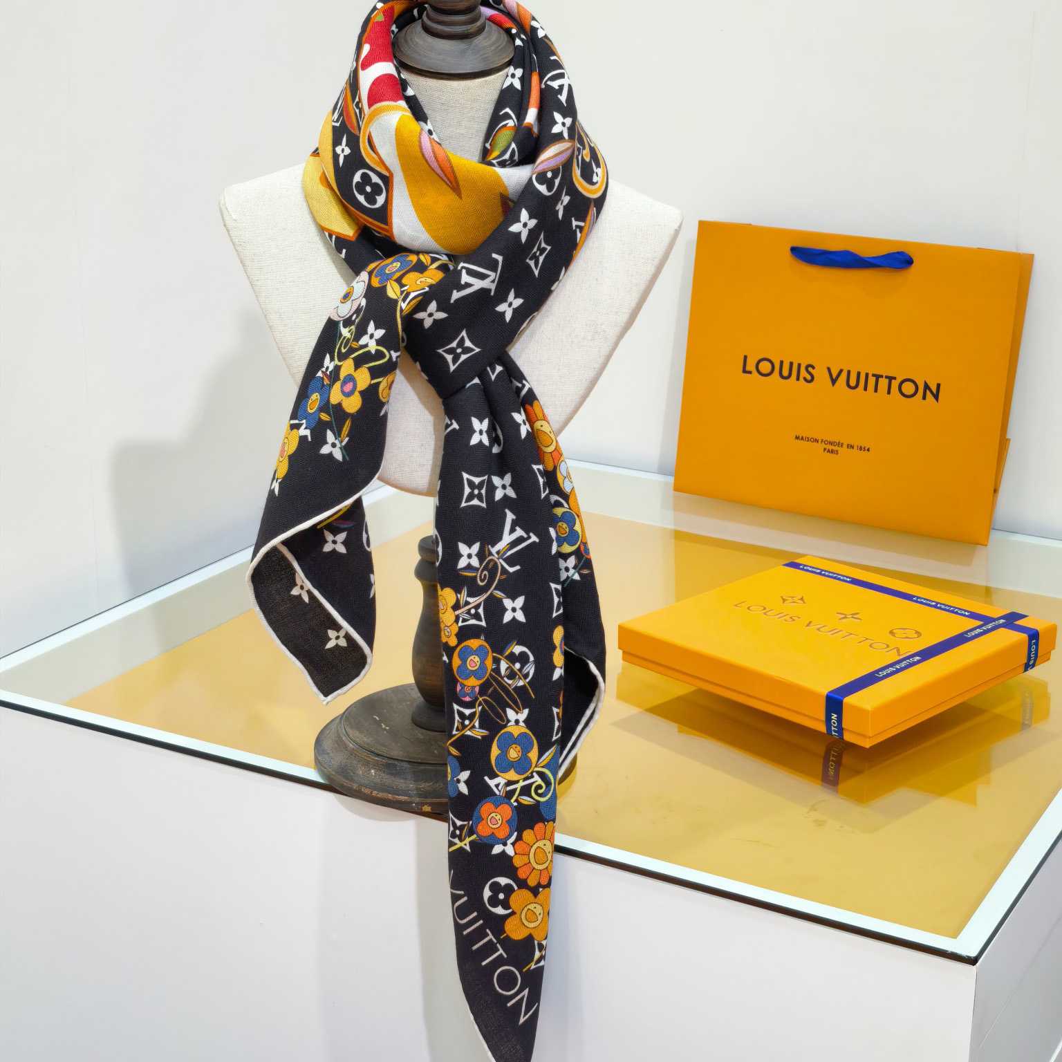 Louis Vuitton LV x TM Monogram Superflat Shawl    - DesignerGu