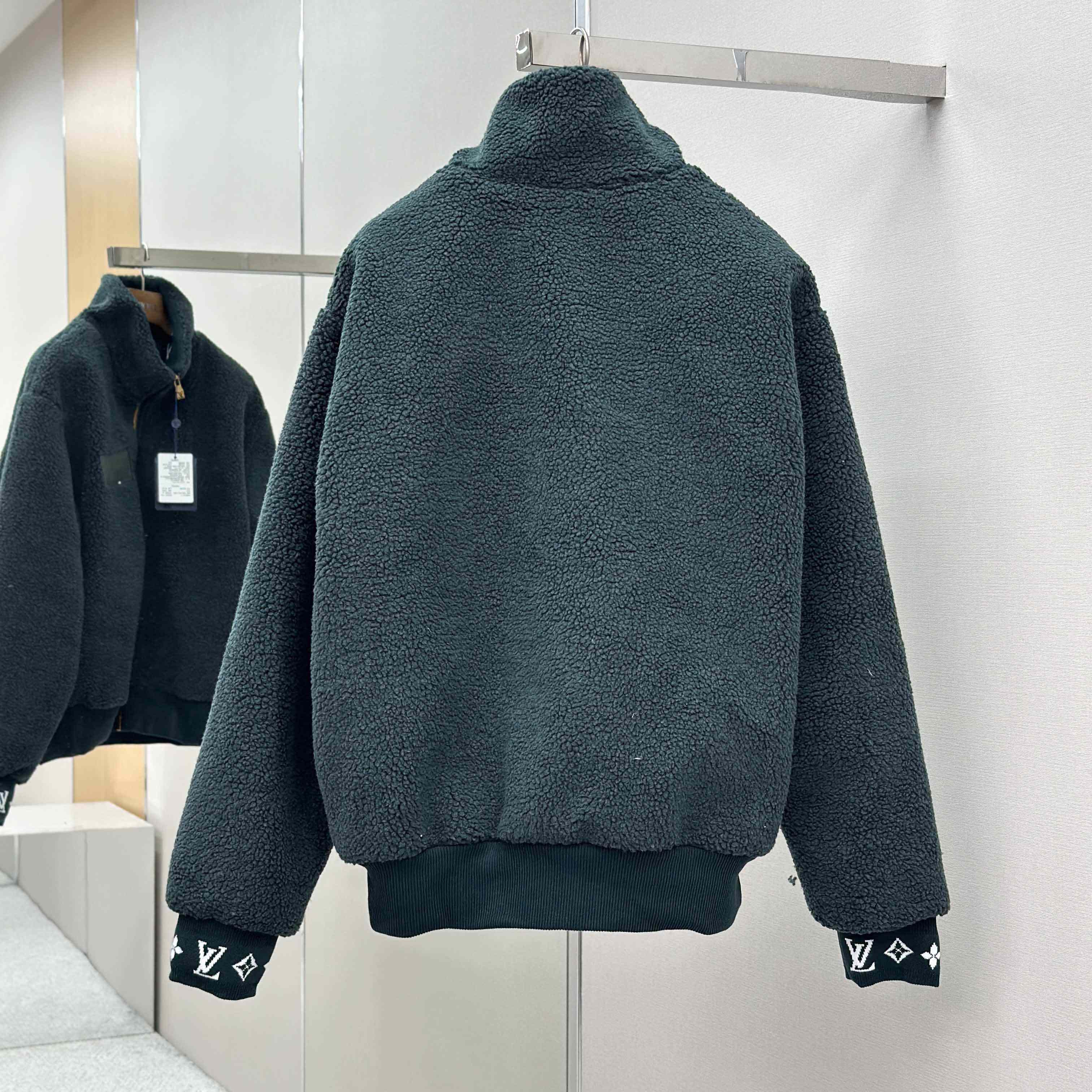 Louis Vuitton Leather Patch Fleece Blouson   1AIIR9 - DesignerGu